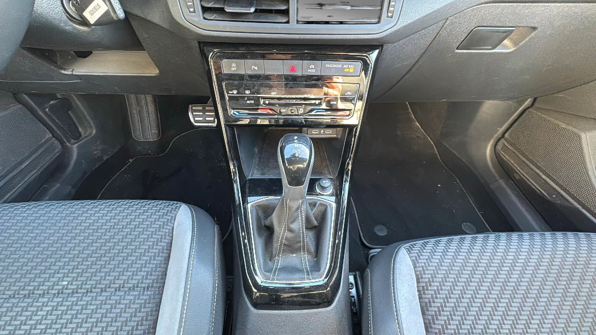 Volkswagen T-Cross R-Line 1.5 TSI DSG - foto 8