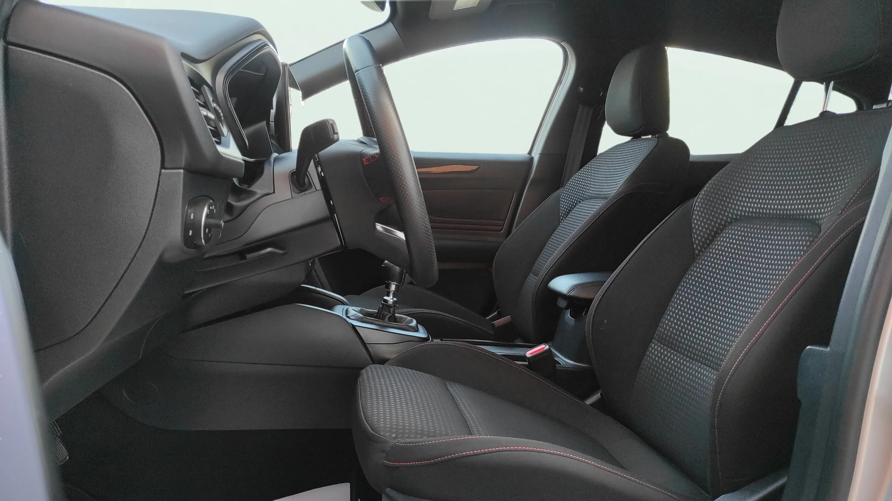 Ford Focus 1.0 EcoBoost MHEV ST-Line X - foto 27