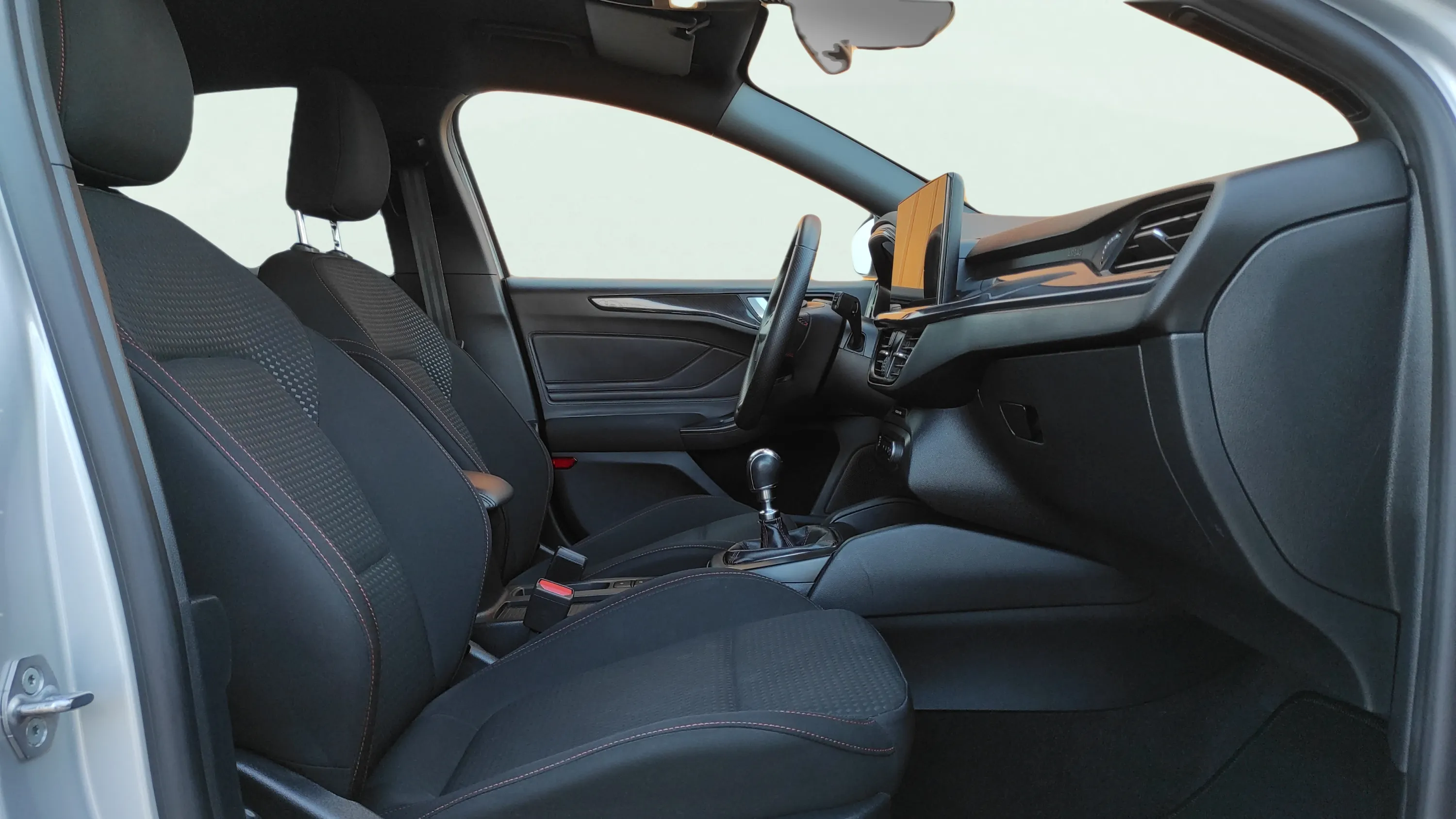 Ford Focus 1.0 EcoBoost MHEV ST-Line X - foto 28