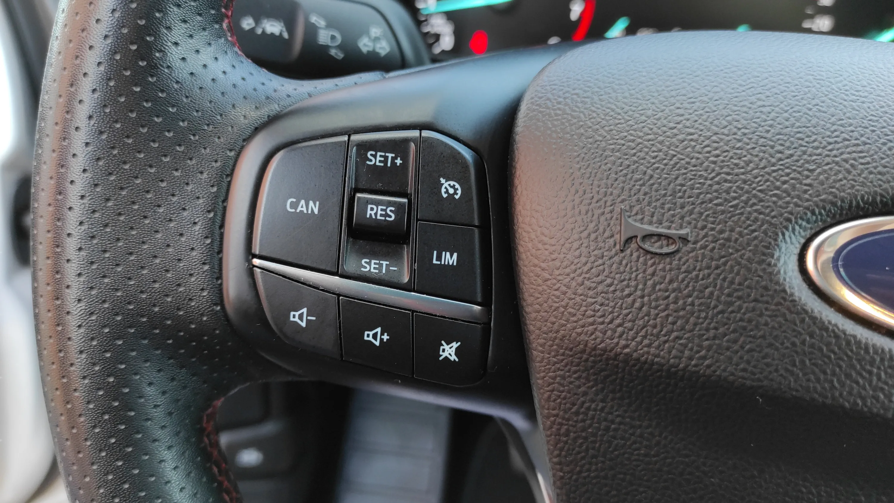 Ford Focus 1.0 EcoBoost MHEV ST-Line X - foto 11
