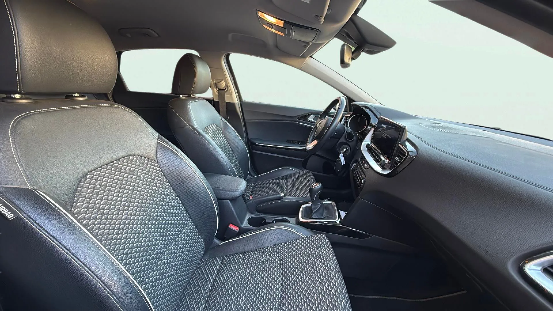 Kia Ceed 1.6 MHEV iMT Drive - foto 14