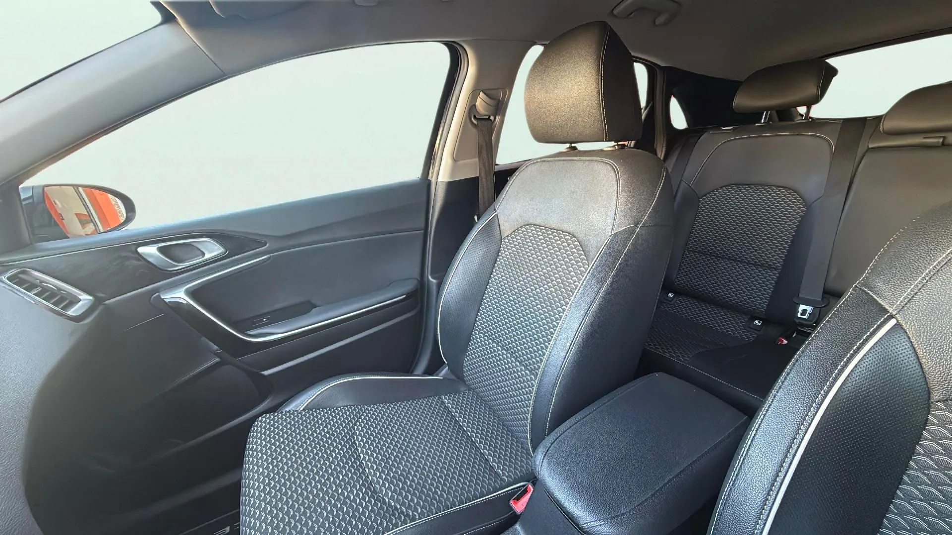 Kia Ceed 1.6 MHEV iMT Drive - foto 22