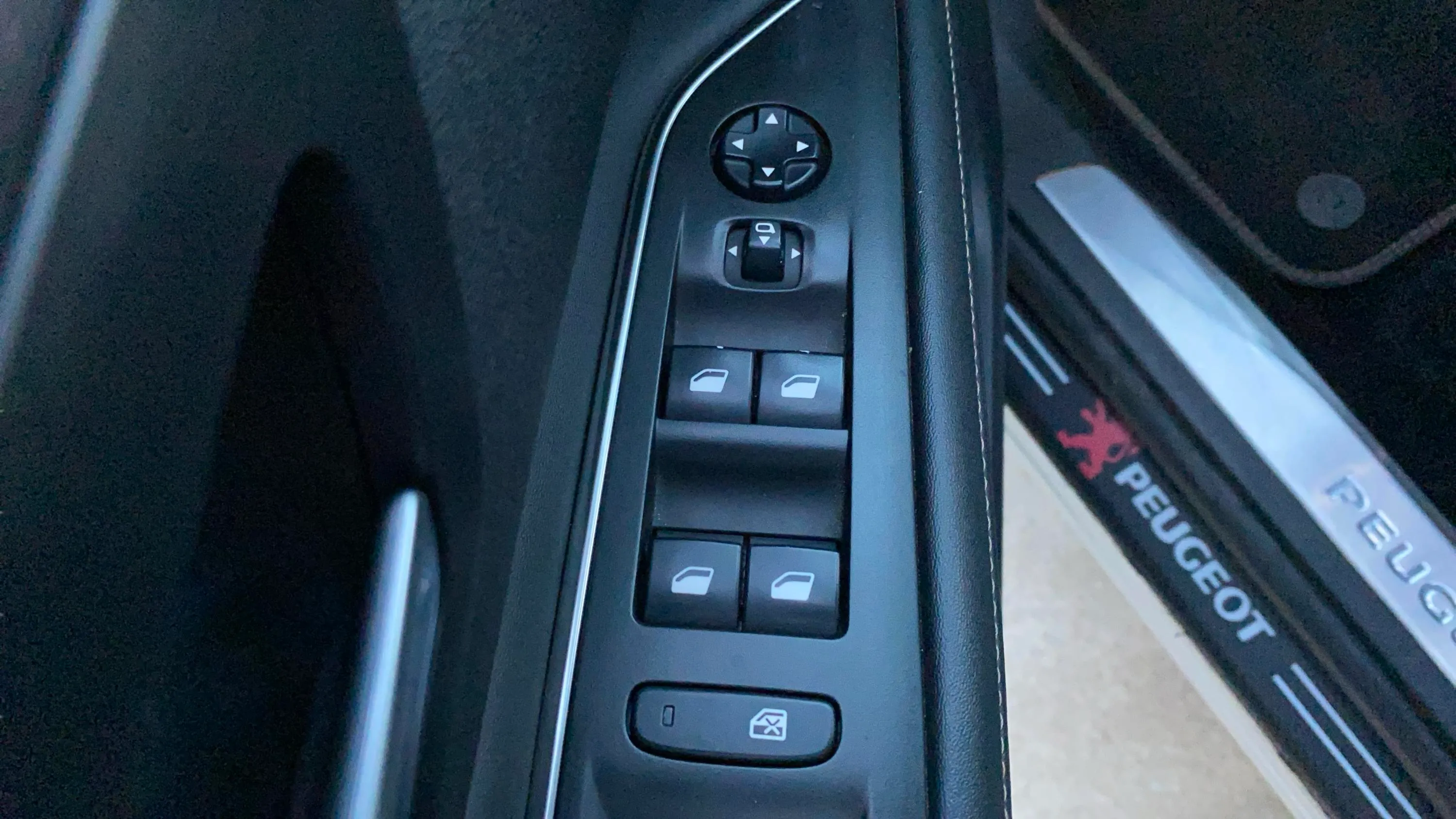 Peugeot 3008 2.0 BlueHDi GT EAT8 - foto 18