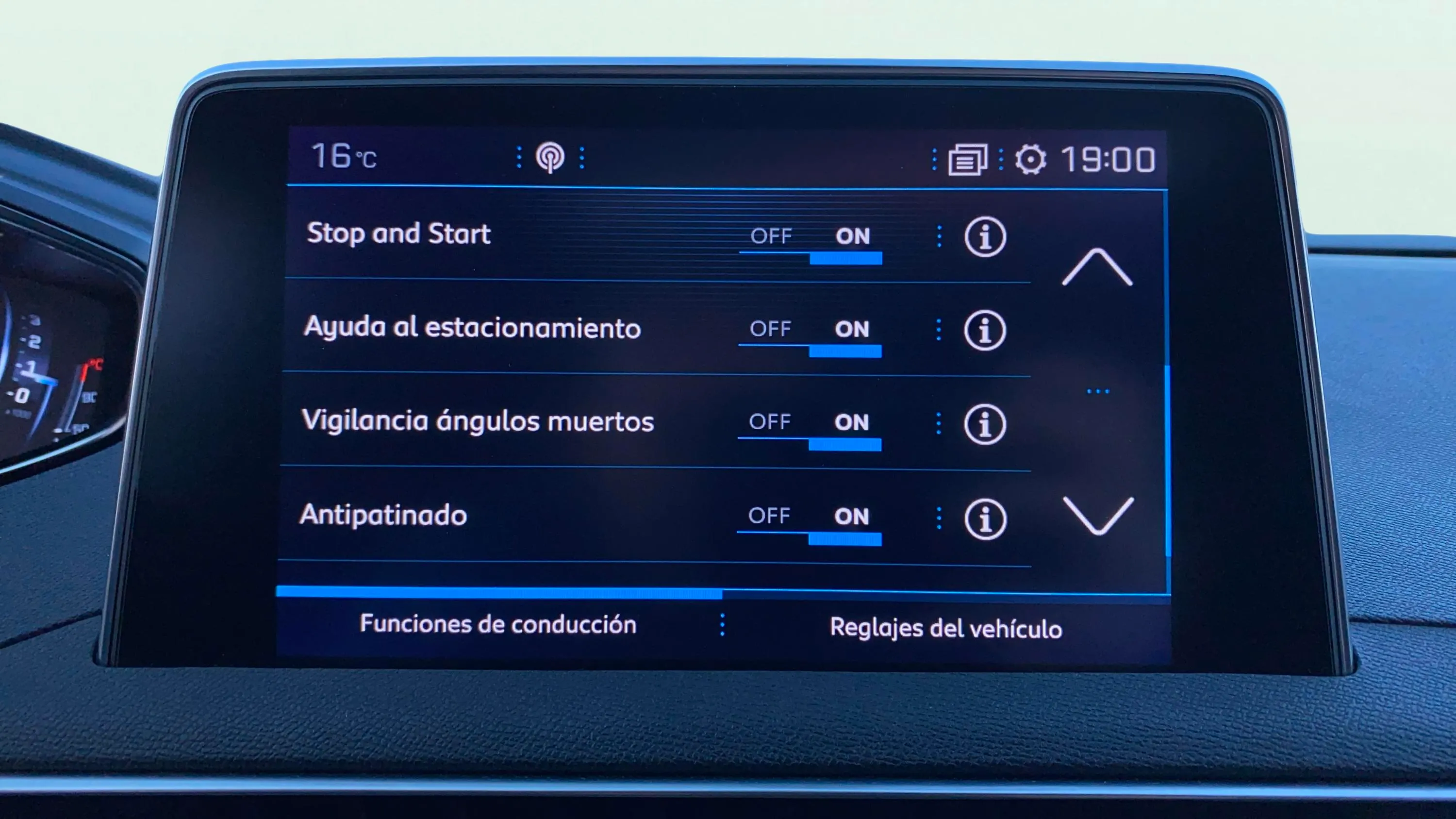 Peugeot 3008 2.0 BlueHDi GT EAT8 - foto 28