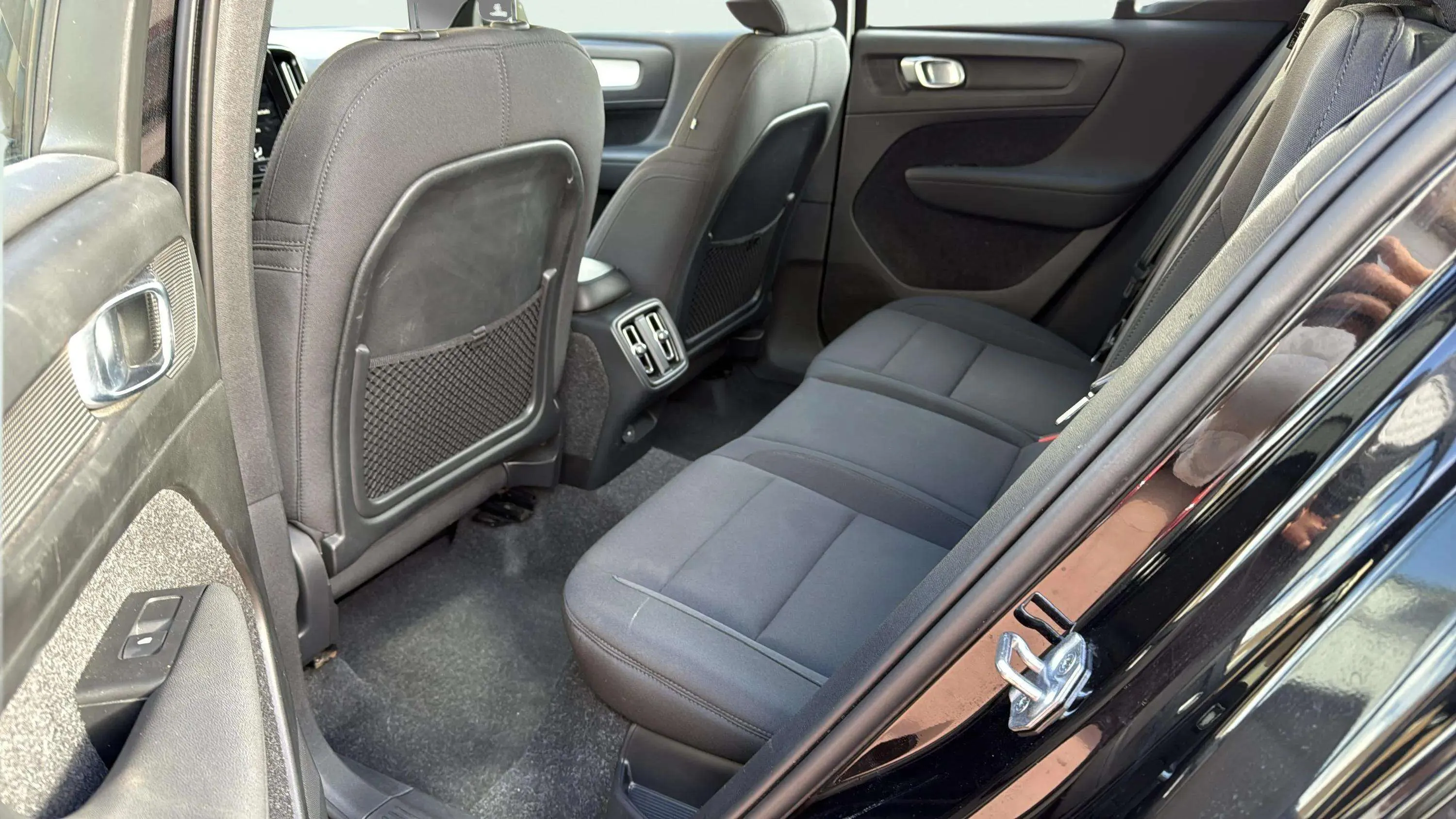 Volvo XC40 2.0 B4 G Momentum Pro - foto 16