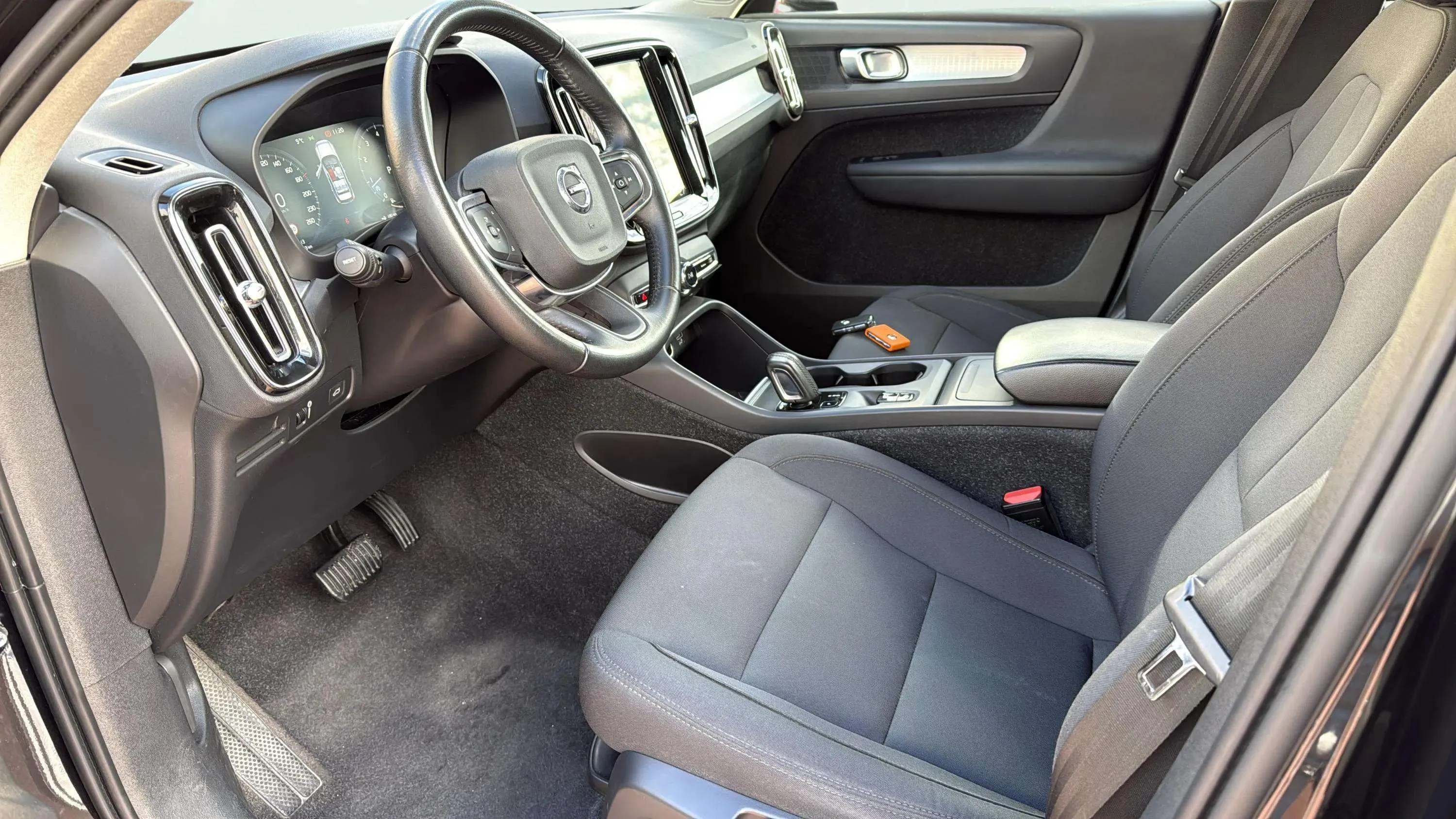 Volvo XC40 2.0 B4 G Momentum Pro - foto 17