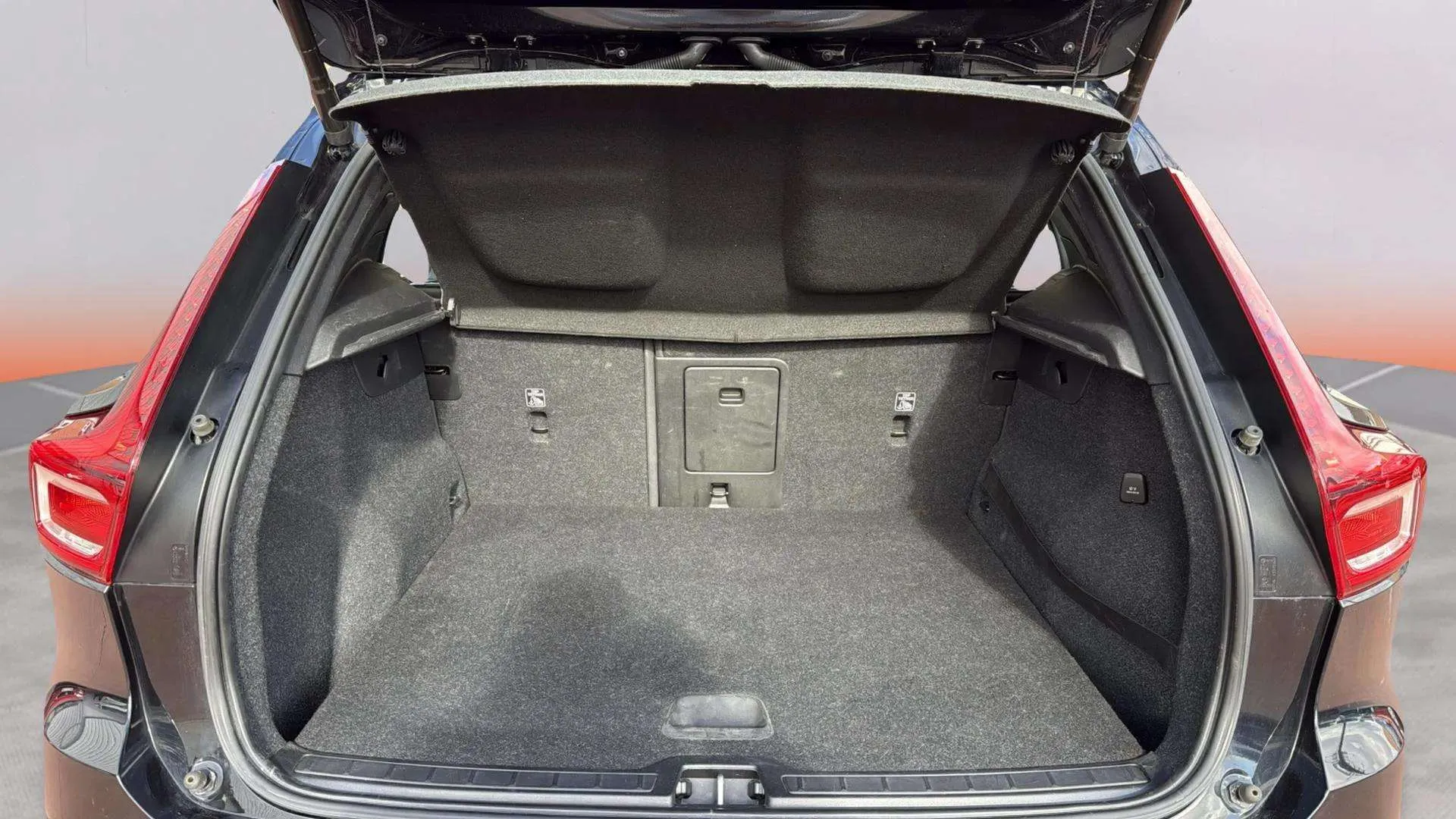 Volvo XC40 2.0 B4 G Momentum Pro - foto 8