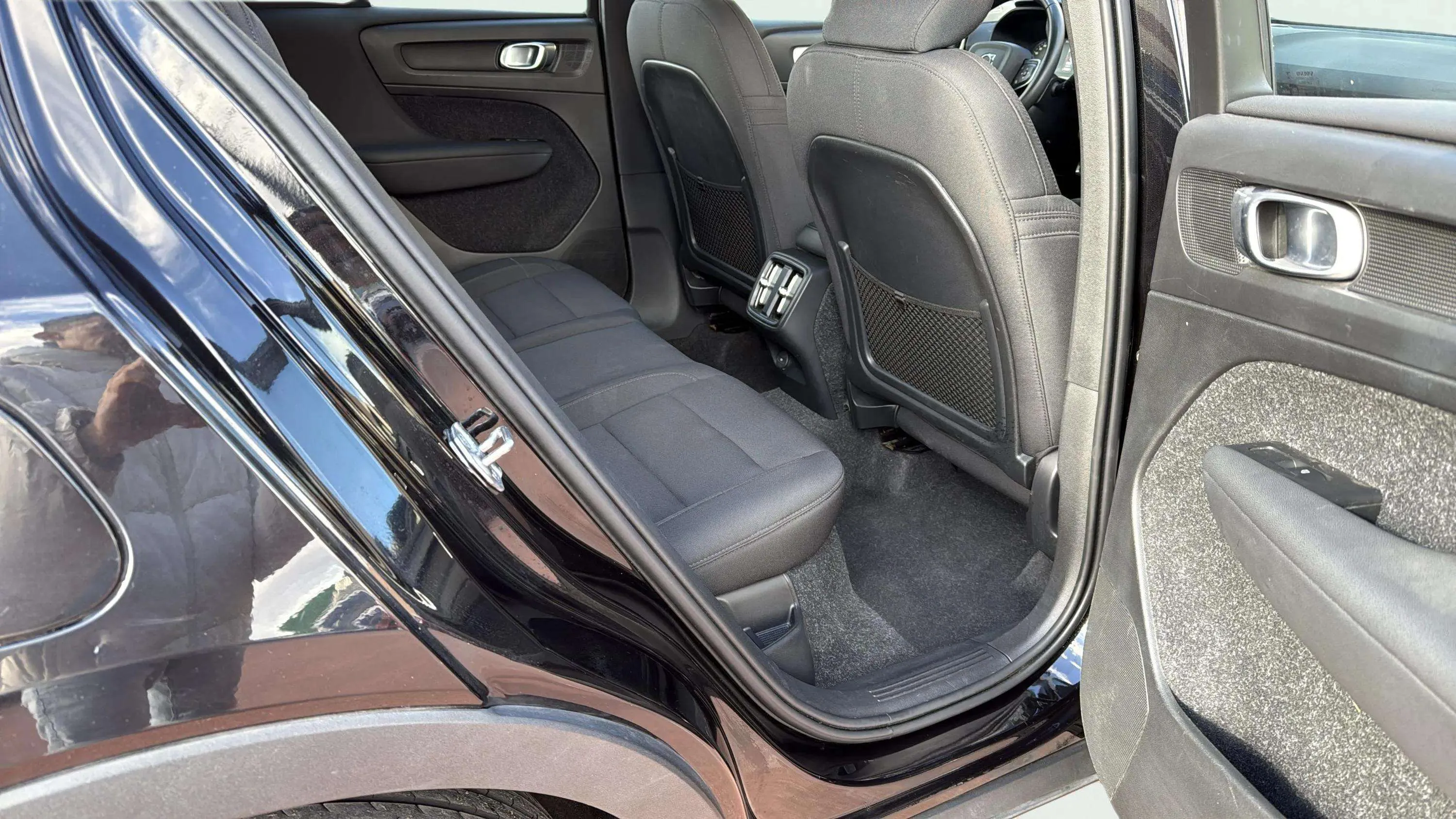 Volvo XC40 2.0 B4 G Momentum Pro - foto 15