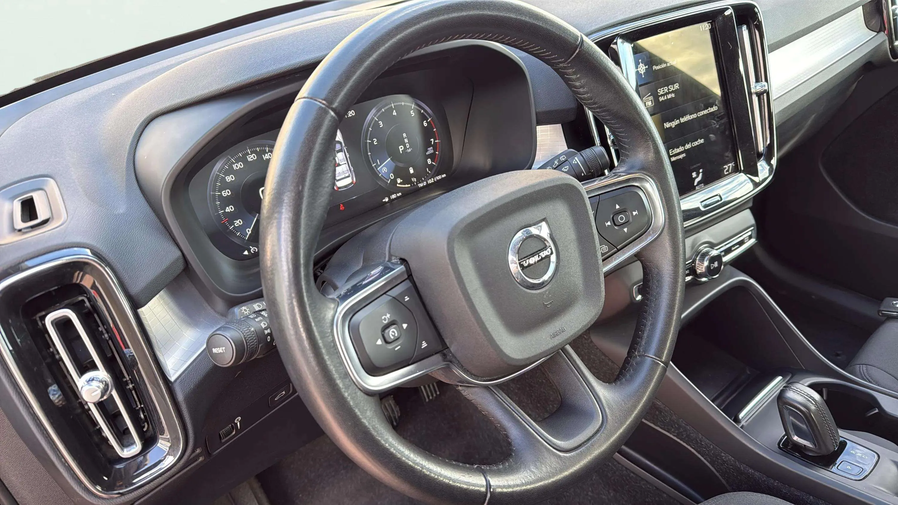 Volvo XC40 2.0 B4 G Momentum Pro - foto 12