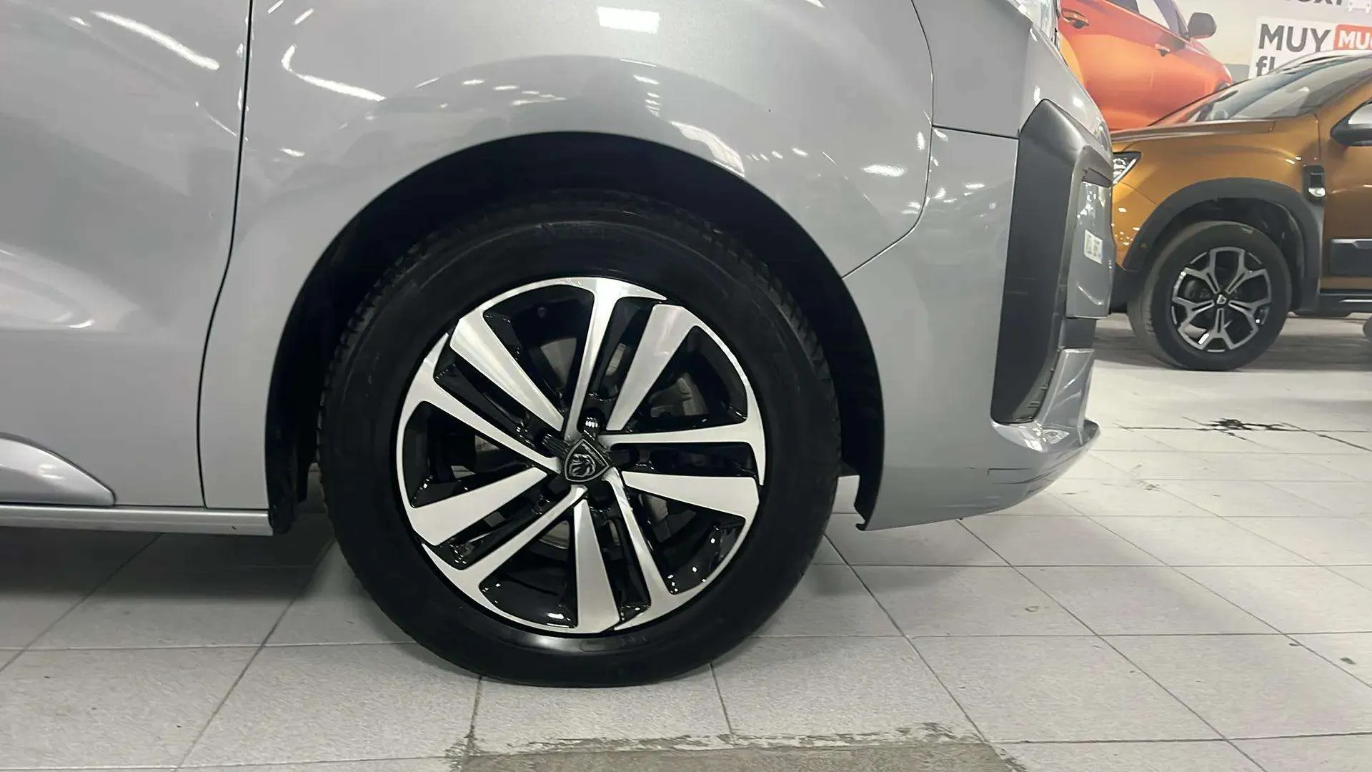 Peugeot Traveller Business Long BlueHDi 180 EAT8 - foto 8