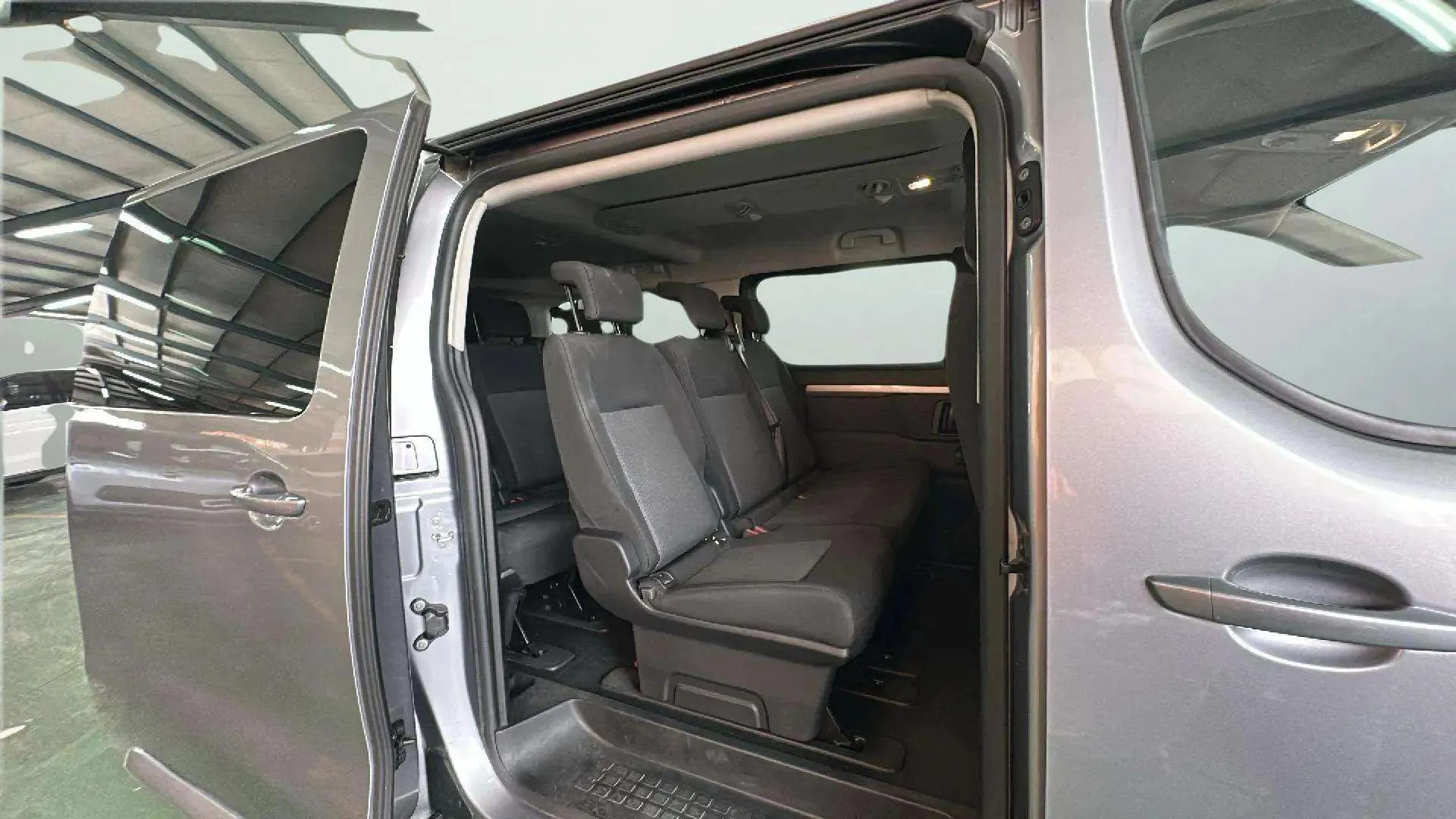 Peugeot Traveller Business Long BlueHDi 180 EAT8 - foto 19