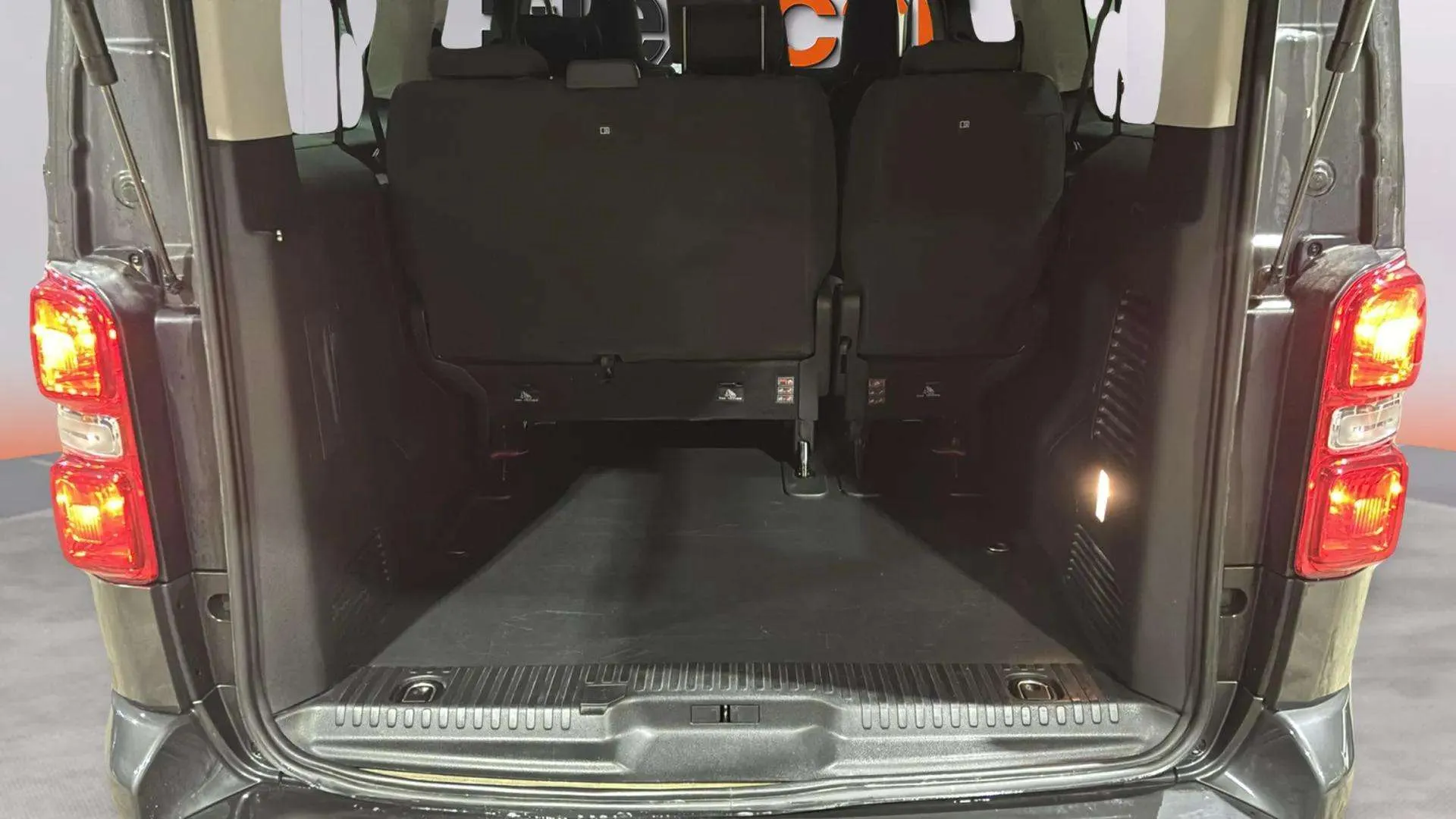Peugeot Traveller Business Long BlueHDi 180 EAT8 - foto 9