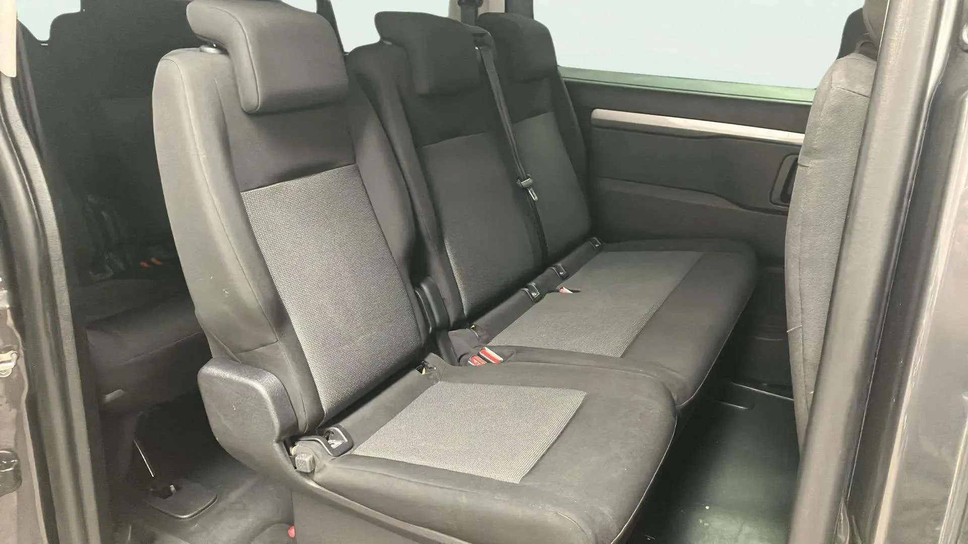 Peugeot Traveller Business Long BlueHDi 180 EAT8 - foto 12