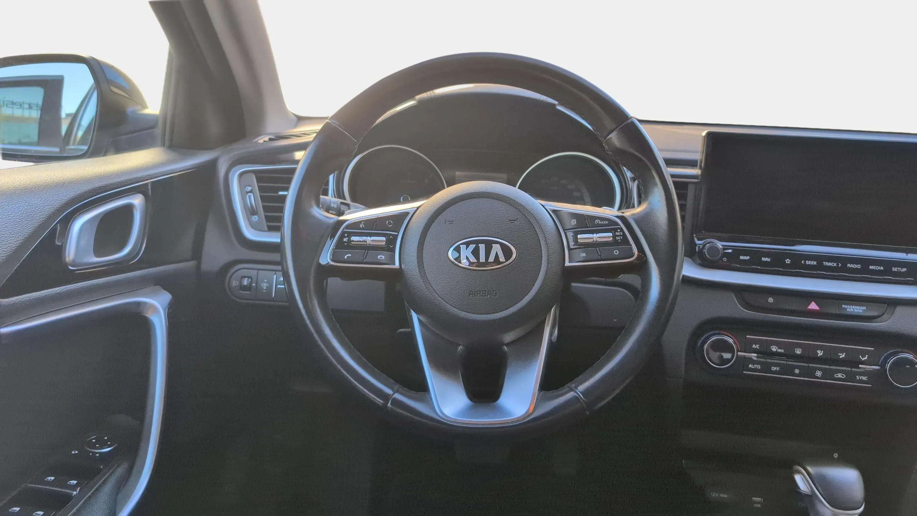 Kia Ceed Tourer 1.6 MHEV Tech DCT - foto 11