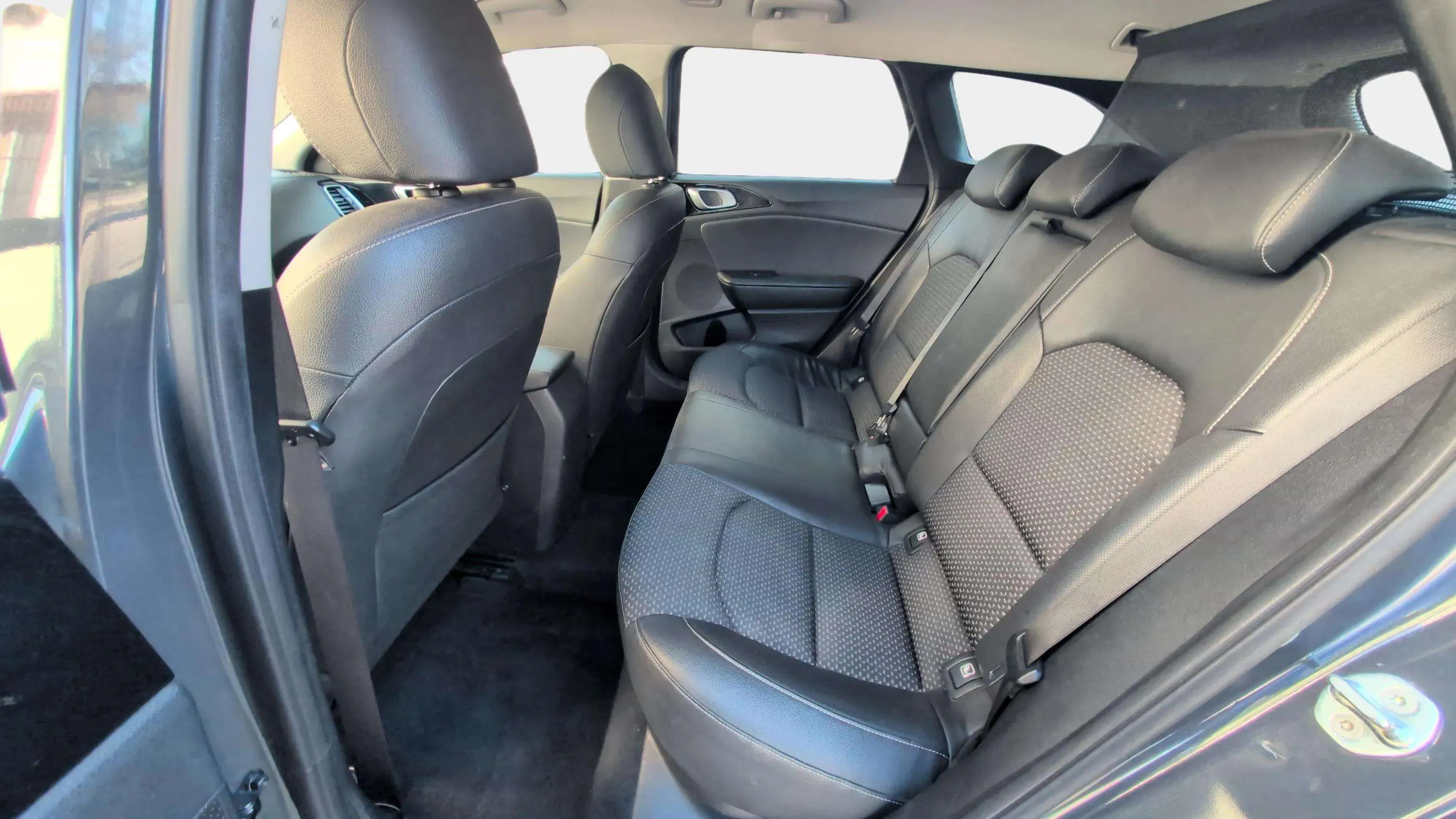 Kia Ceed Tourer 1.6 MHEV Tech DCT - foto 24