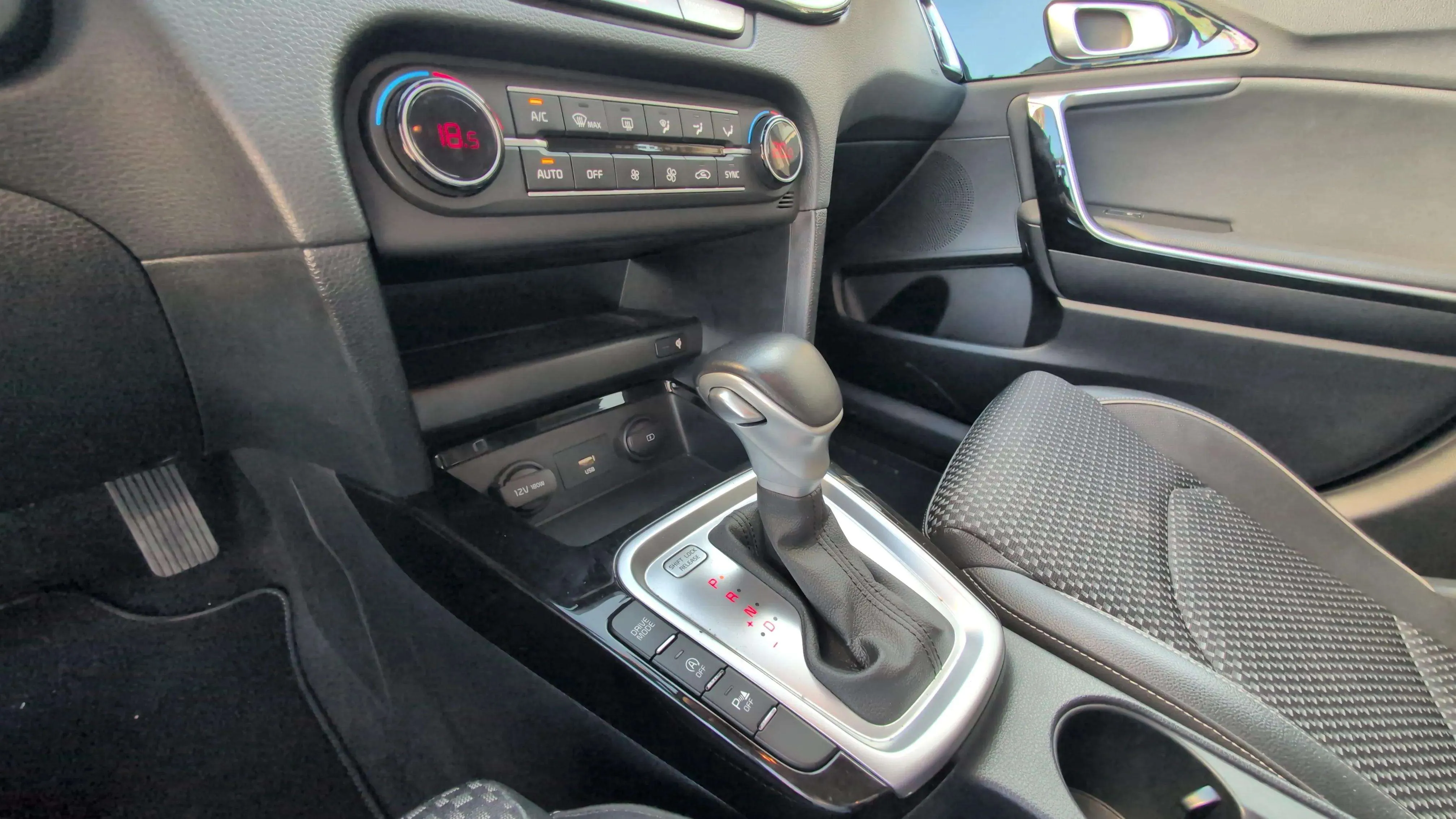 Kia Ceed Tourer 1.6 MHEV Tech DCT - foto 19