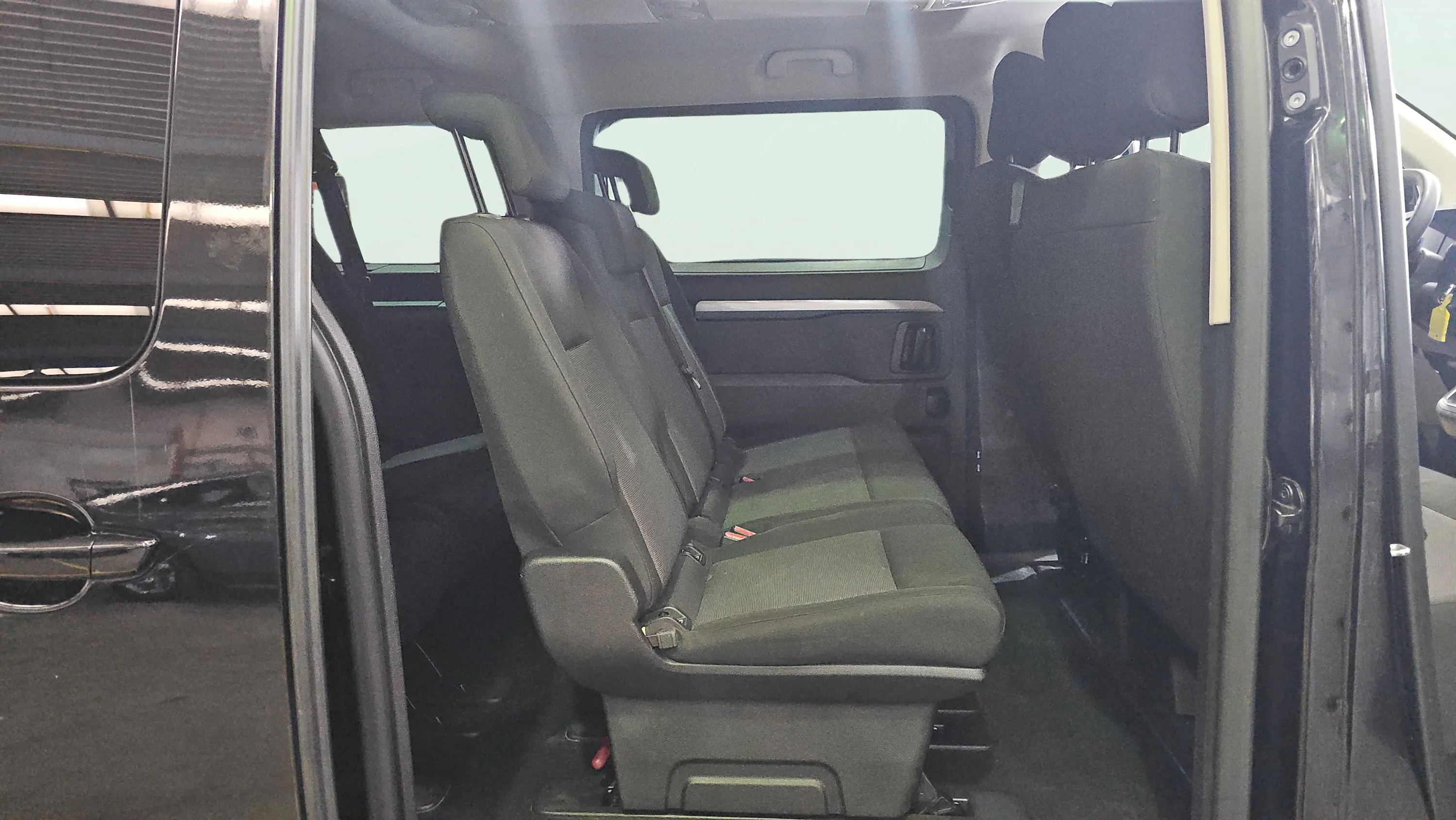 Peugeot Traveller Business Long BlueHDi 180 EAT8 - foto 18