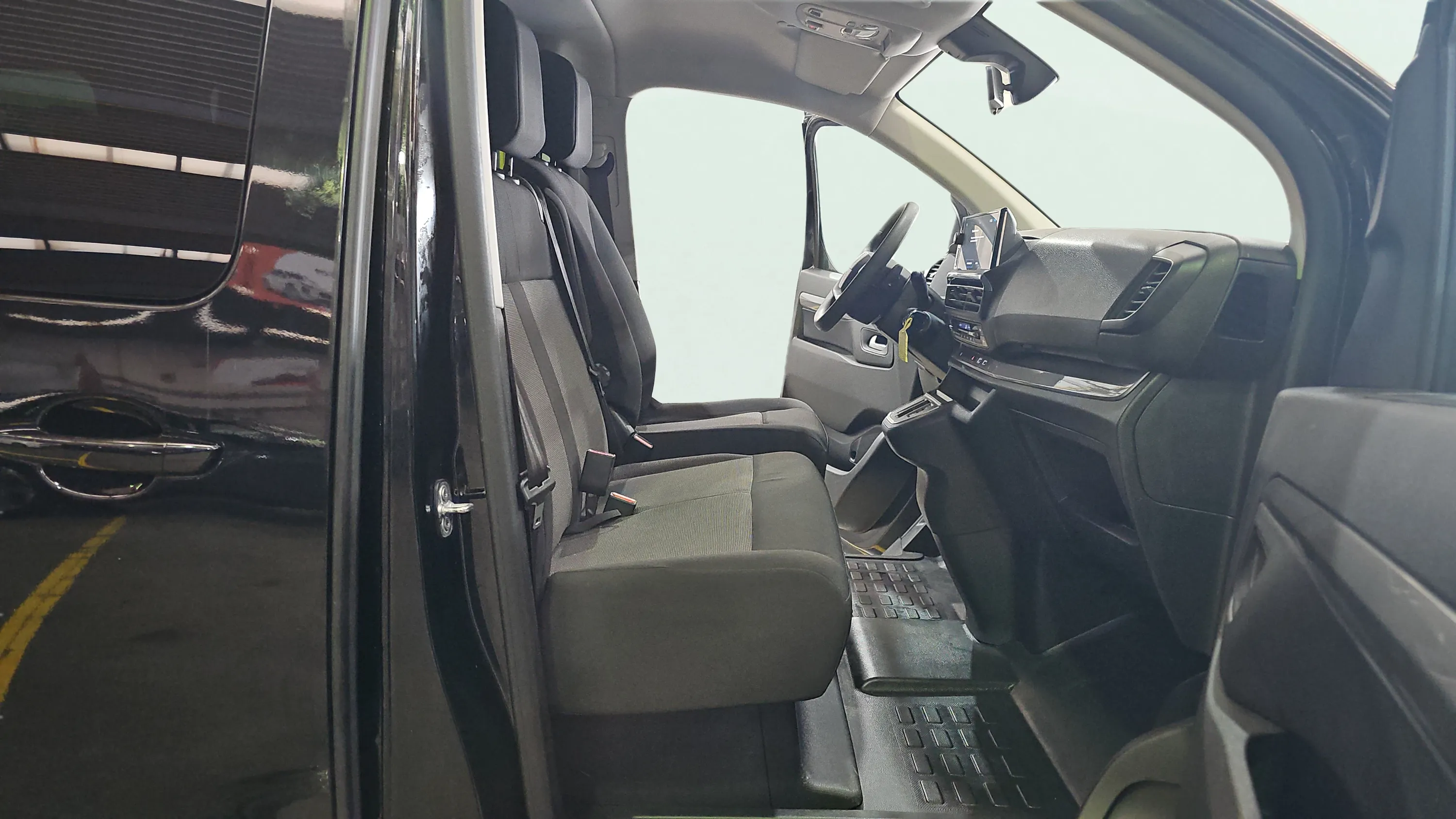 Peugeot Traveller Business Long BlueHDi 180 EAT8 - foto 17