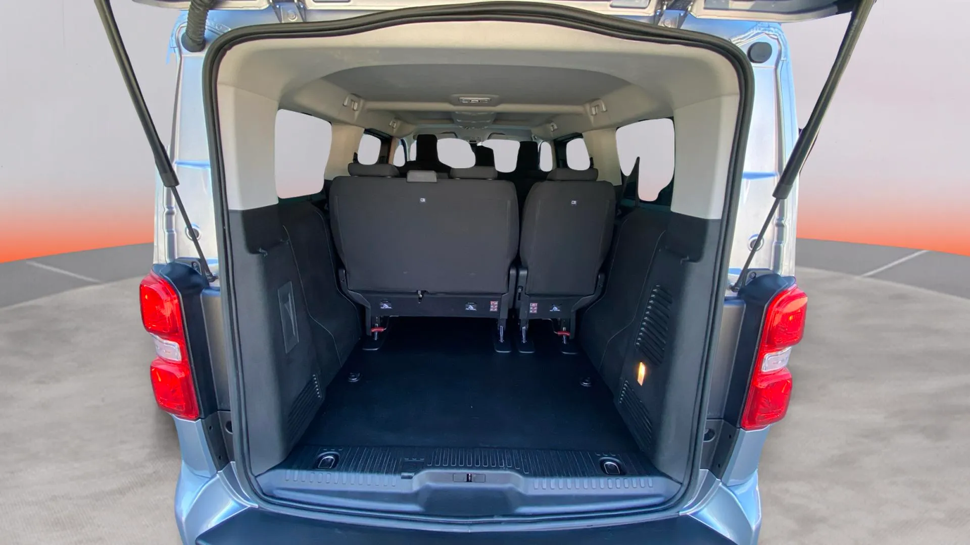 Peugeot Traveller Business Long BlueHDi 180 EAT8 - foto 29