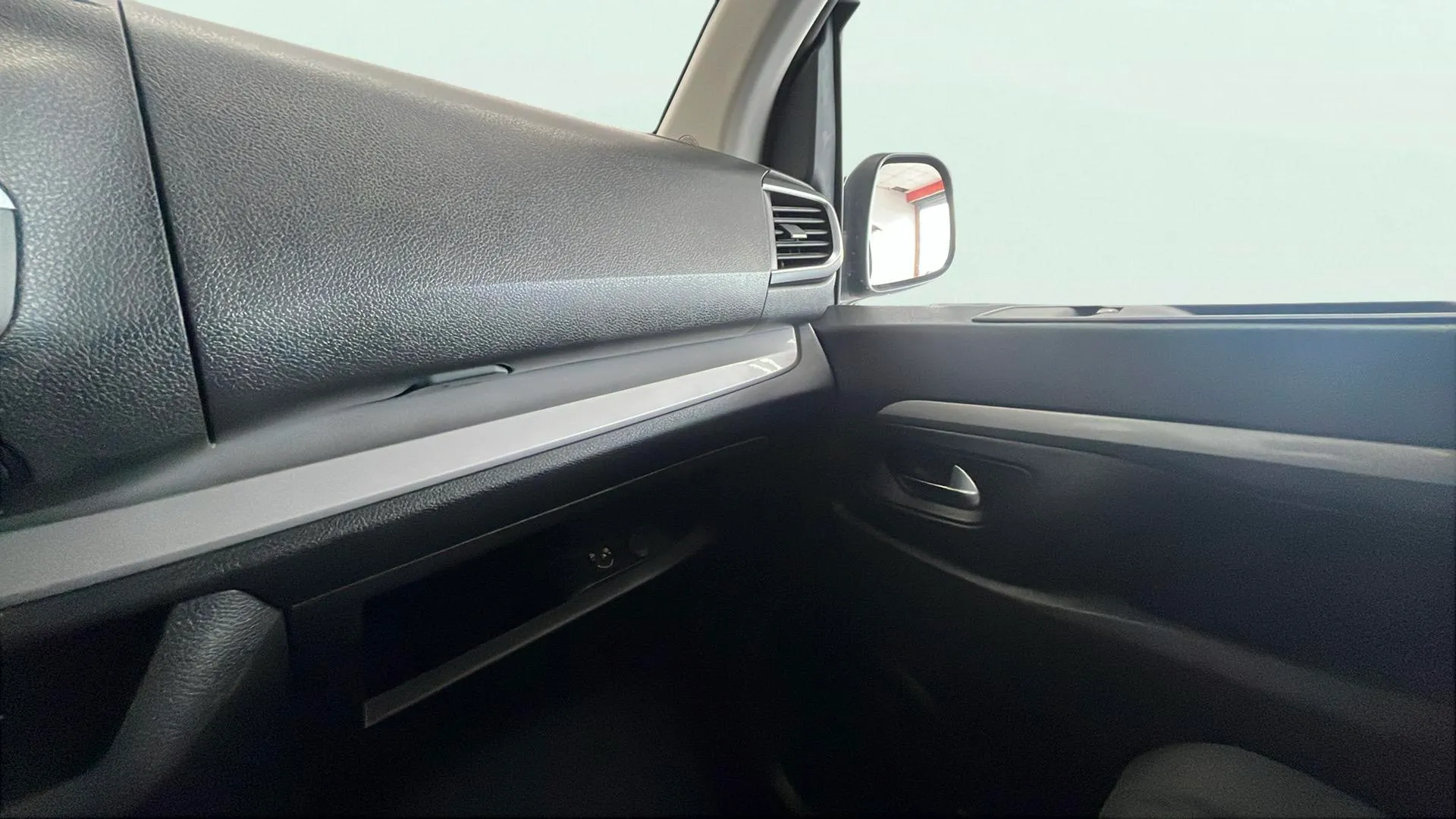 Peugeot Traveller Business Long BlueHDi 180 EAT8 - foto 29