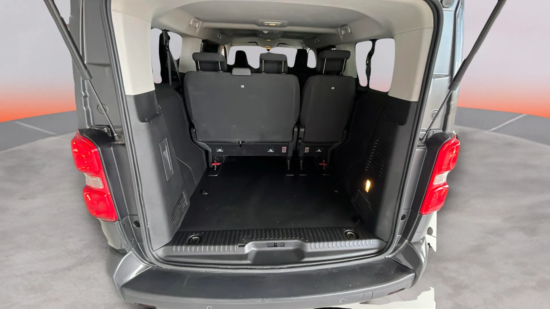 Peugeot Traveller Business Long BlueHDi 180 EAT8 - foto 15