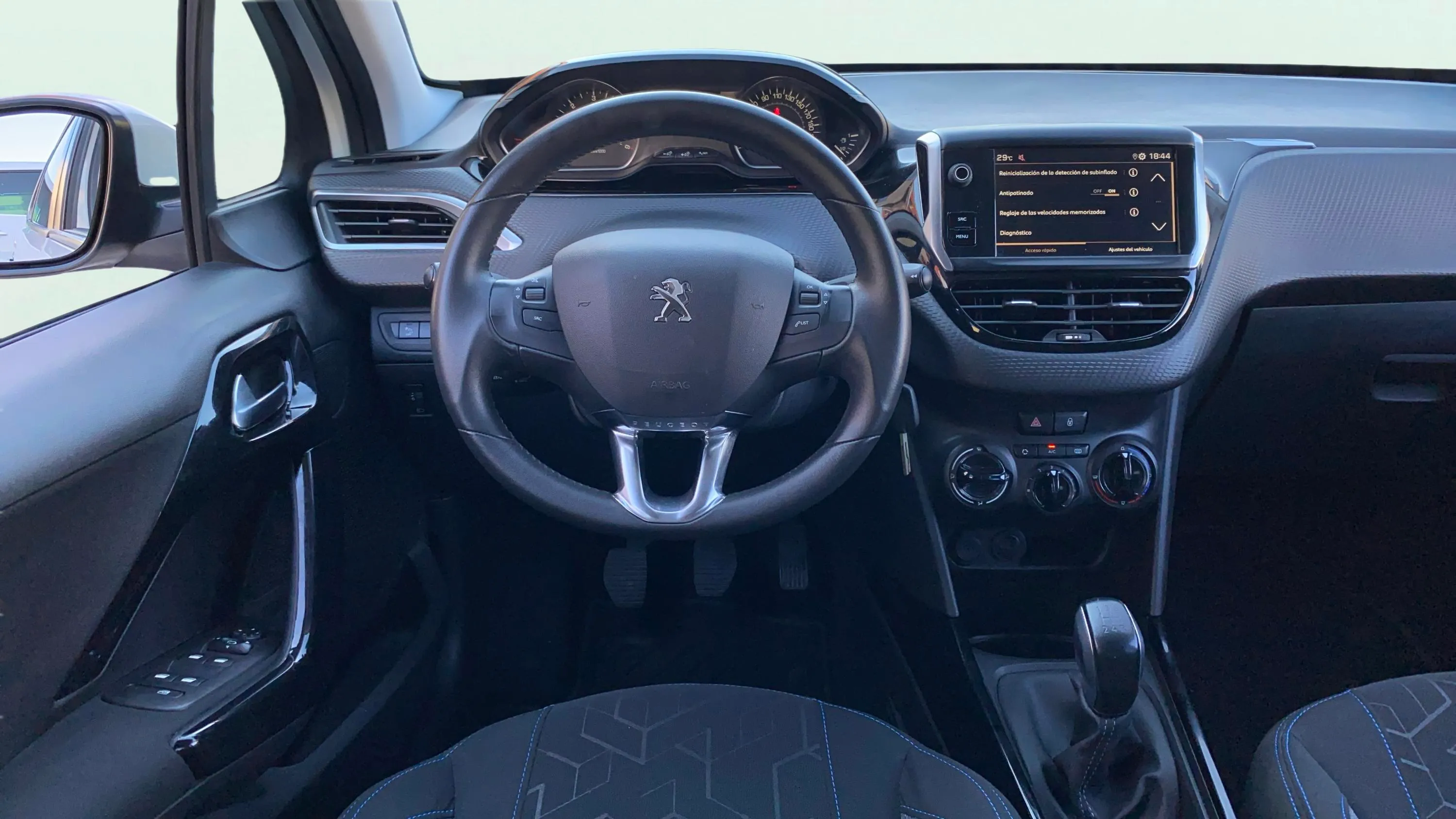 Peugeot 2008 Allure BlueHDi 100 - foto 14
