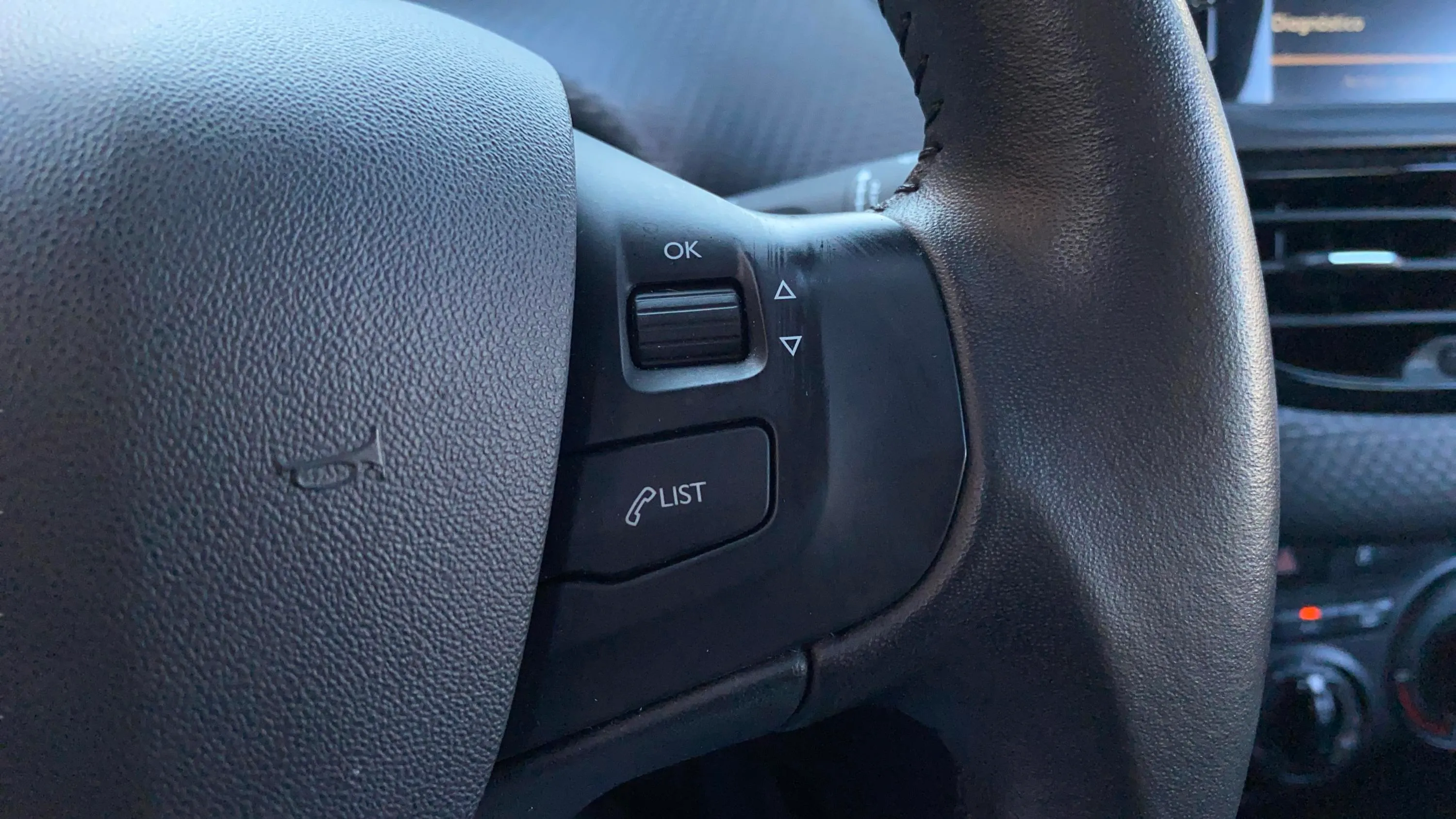 Peugeot 2008 Allure BlueHDi 100 - foto 18