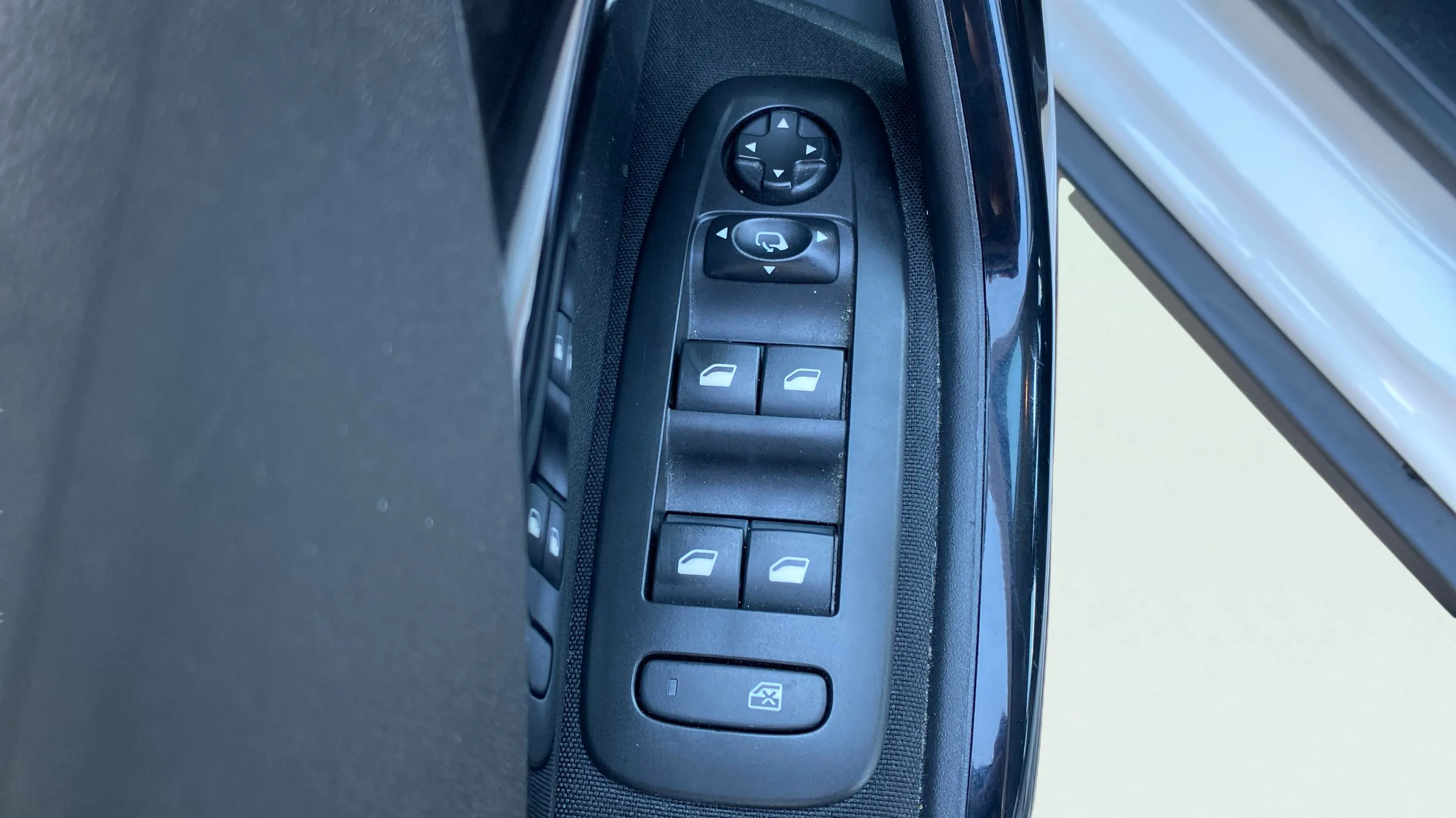 Peugeot 2008 Allure BlueHDi 100 - foto 15