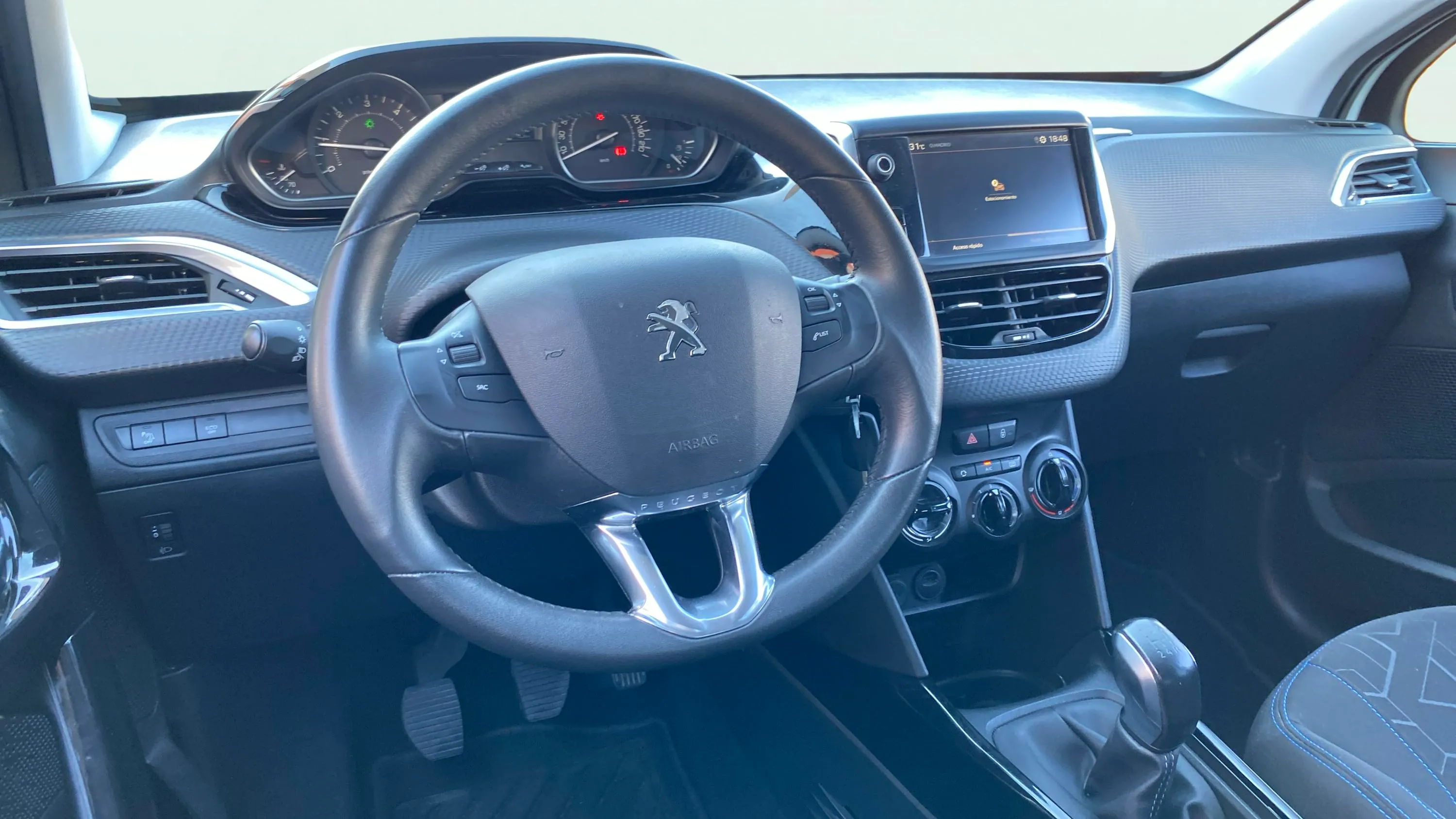 Peugeot 2008 Allure BlueHDi 100 - foto 28