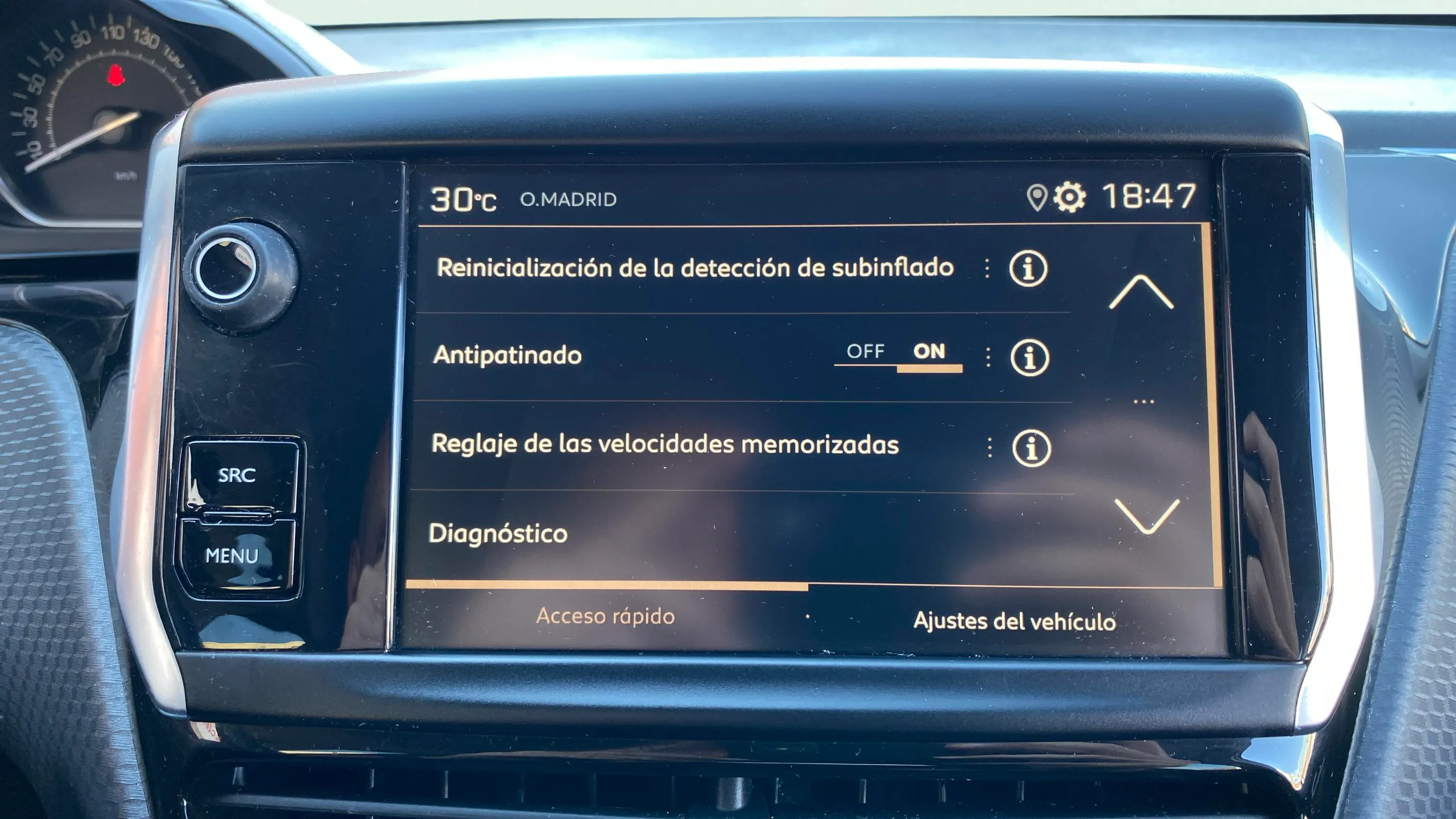 Peugeot 2008 Allure BlueHDi 100 - foto 24