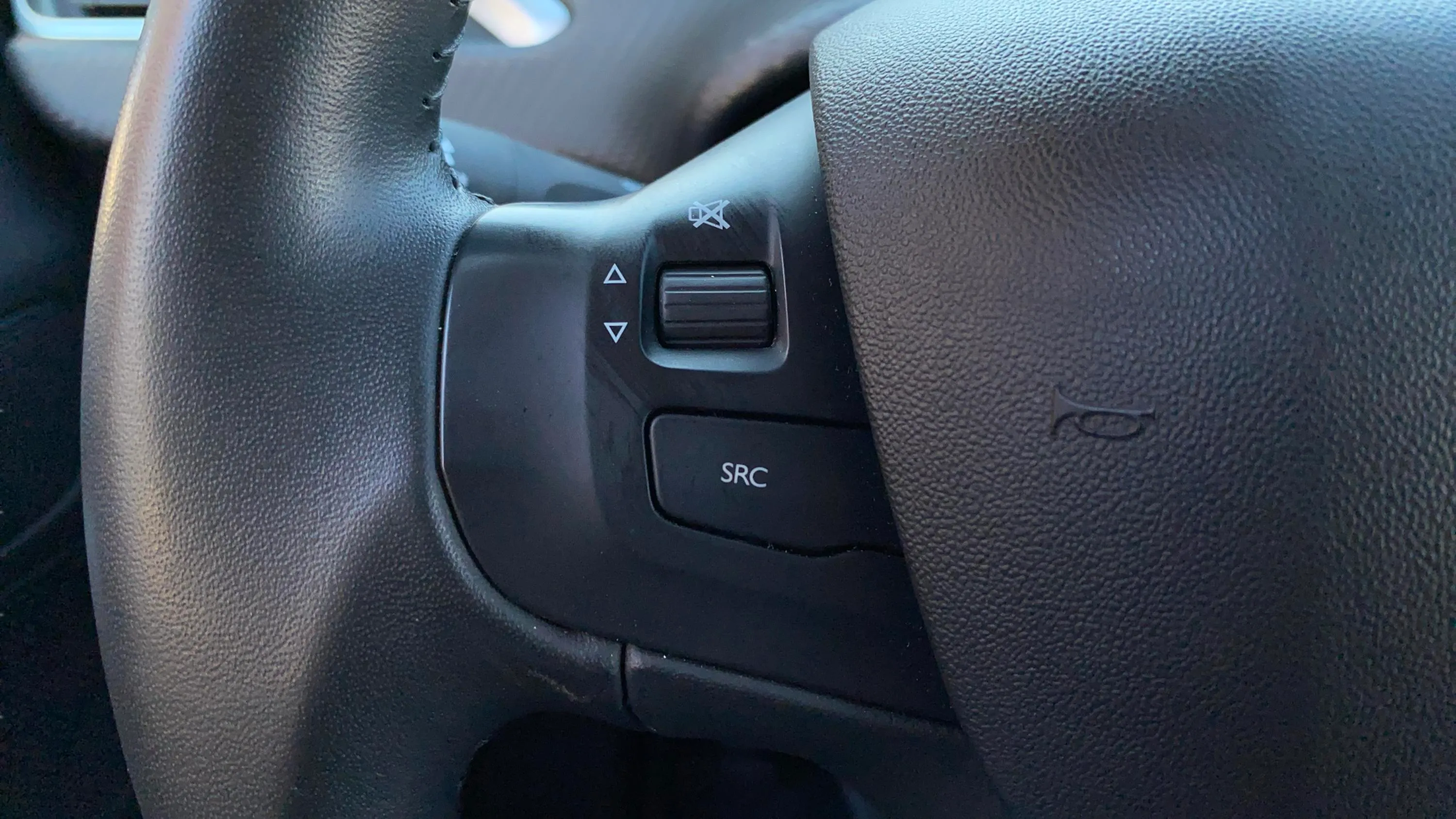 Peugeot 2008 Allure BlueHDi 100 - foto 17