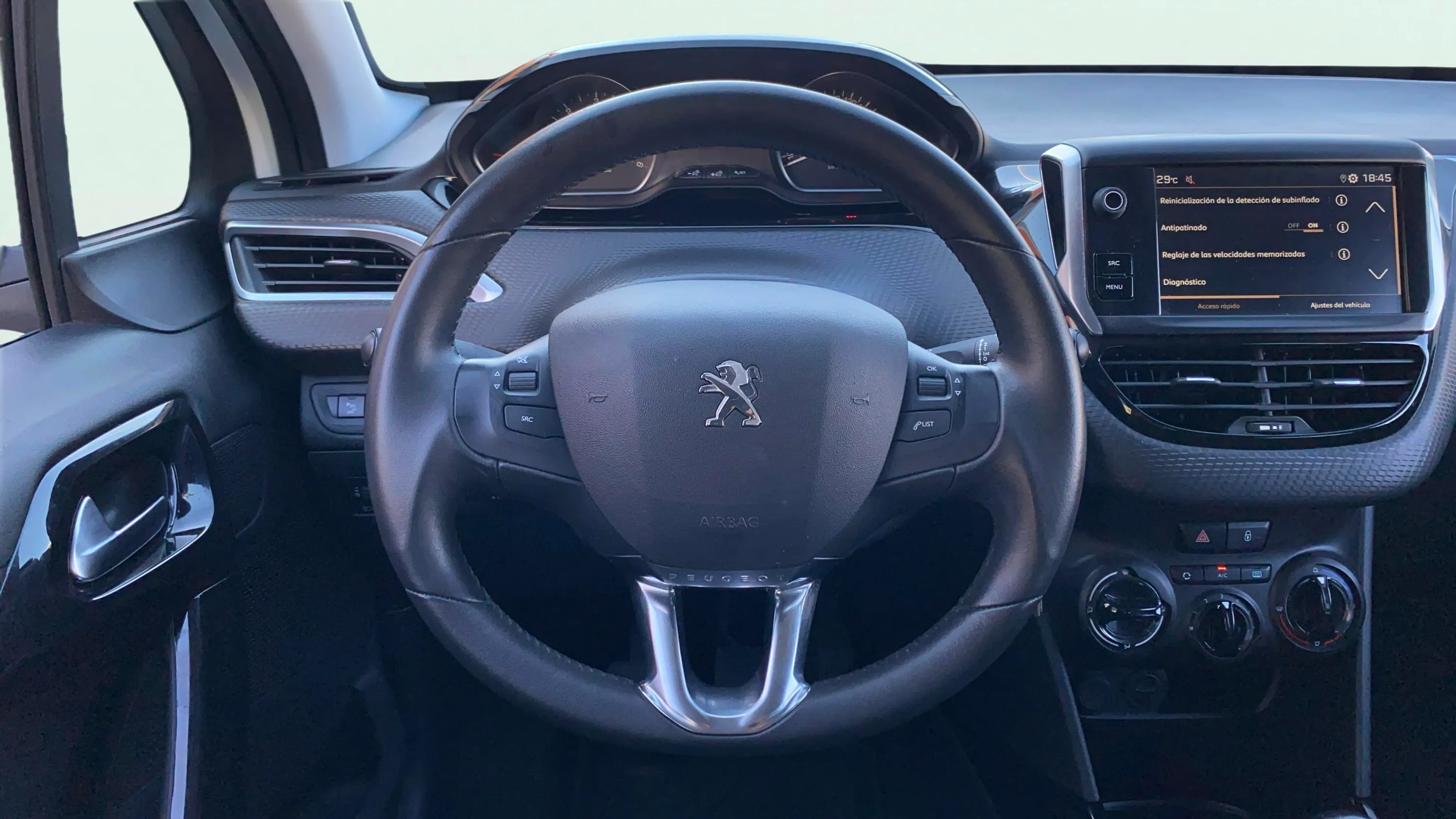 Peugeot 2008 Allure BlueHDi 100 - foto 16
