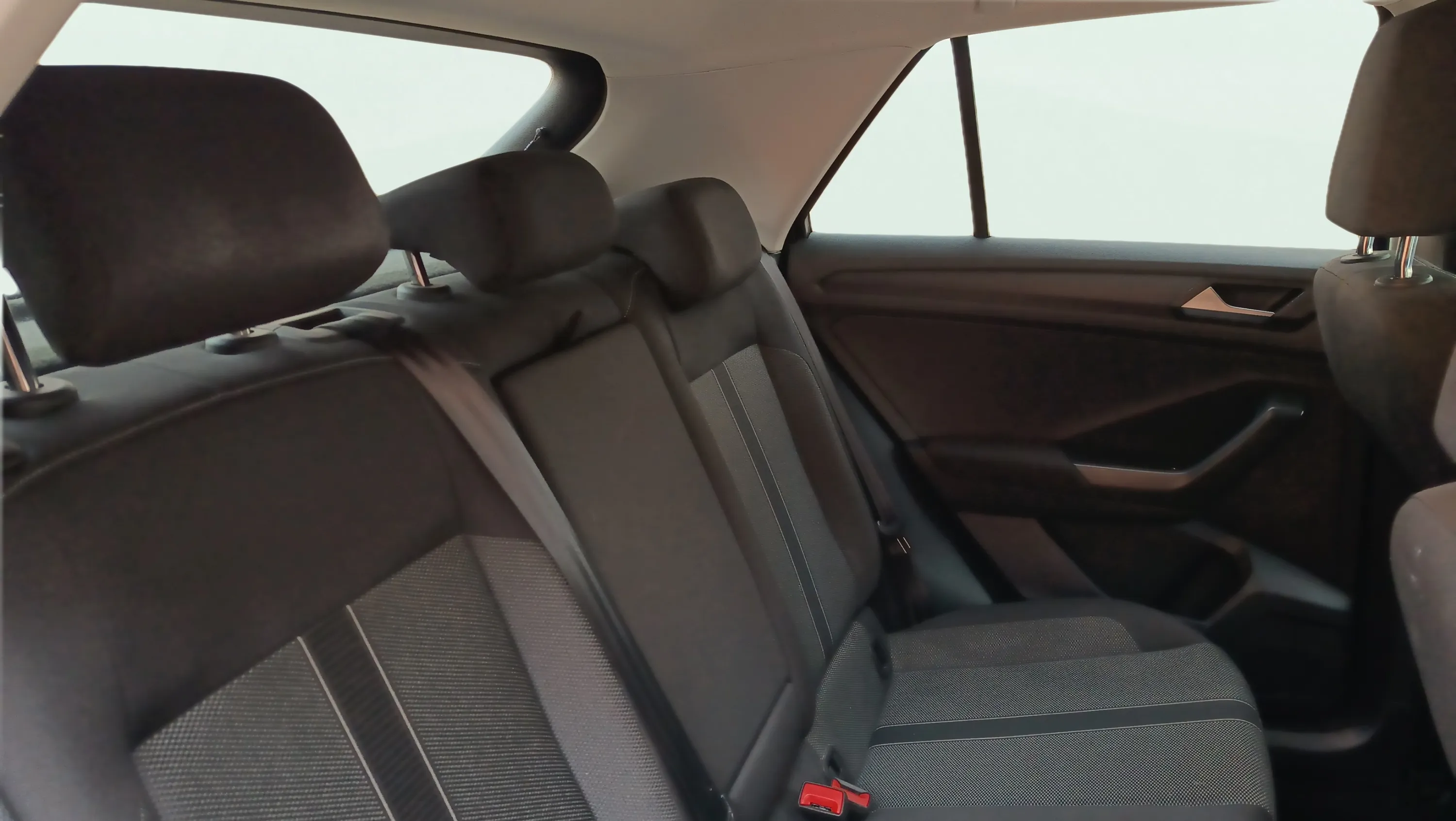 Volkswagen T-Roc 1.0 TSI - foto 19