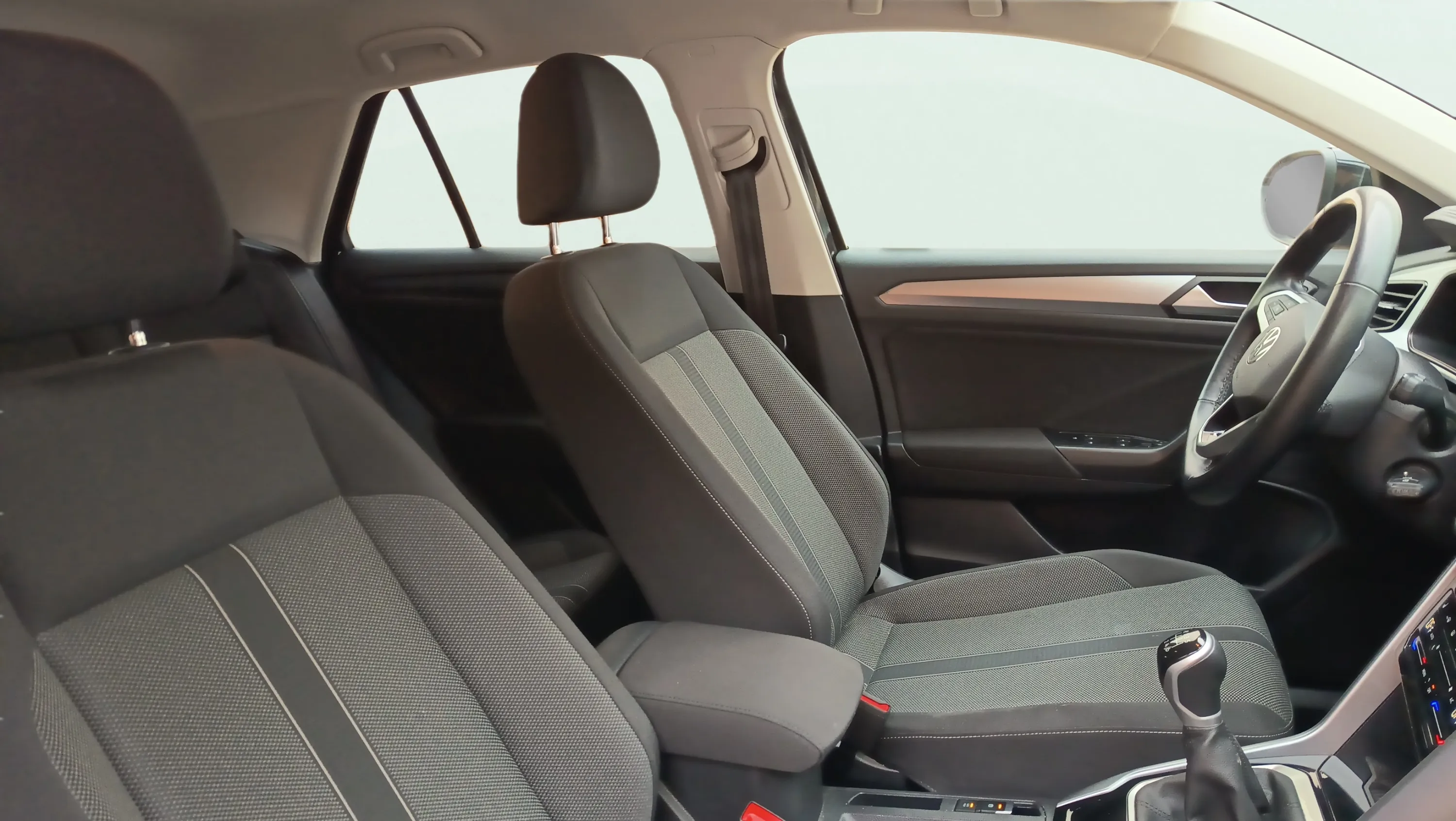 Volkswagen T-Roc 1.0 TSI - foto 18