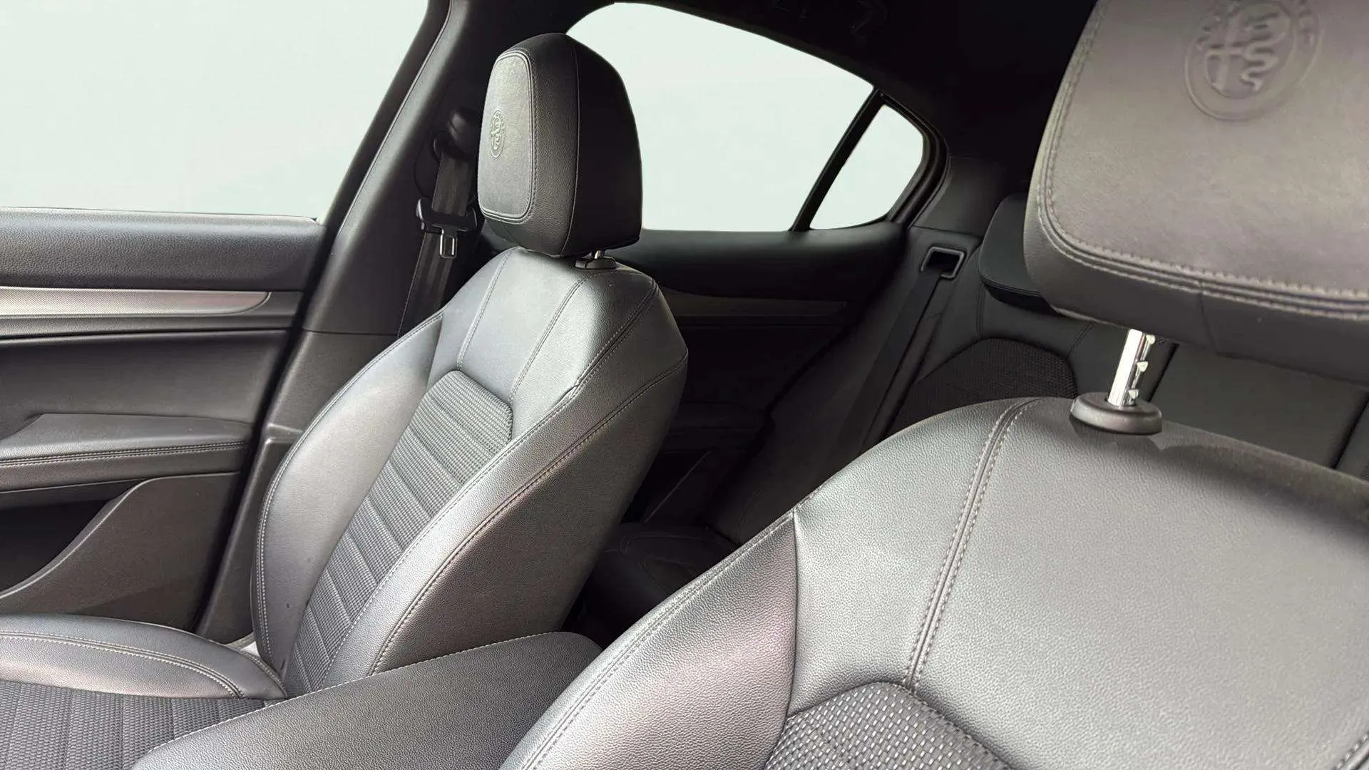 Alfa Romeo Stelvio 2.2 Diesel Sprint RWD - foto 10