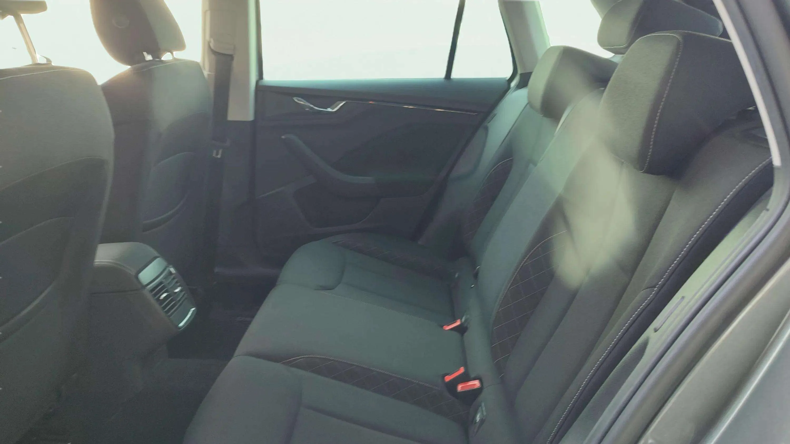 Škoda Kamiq 1.0 TSI Ambition - foto 14