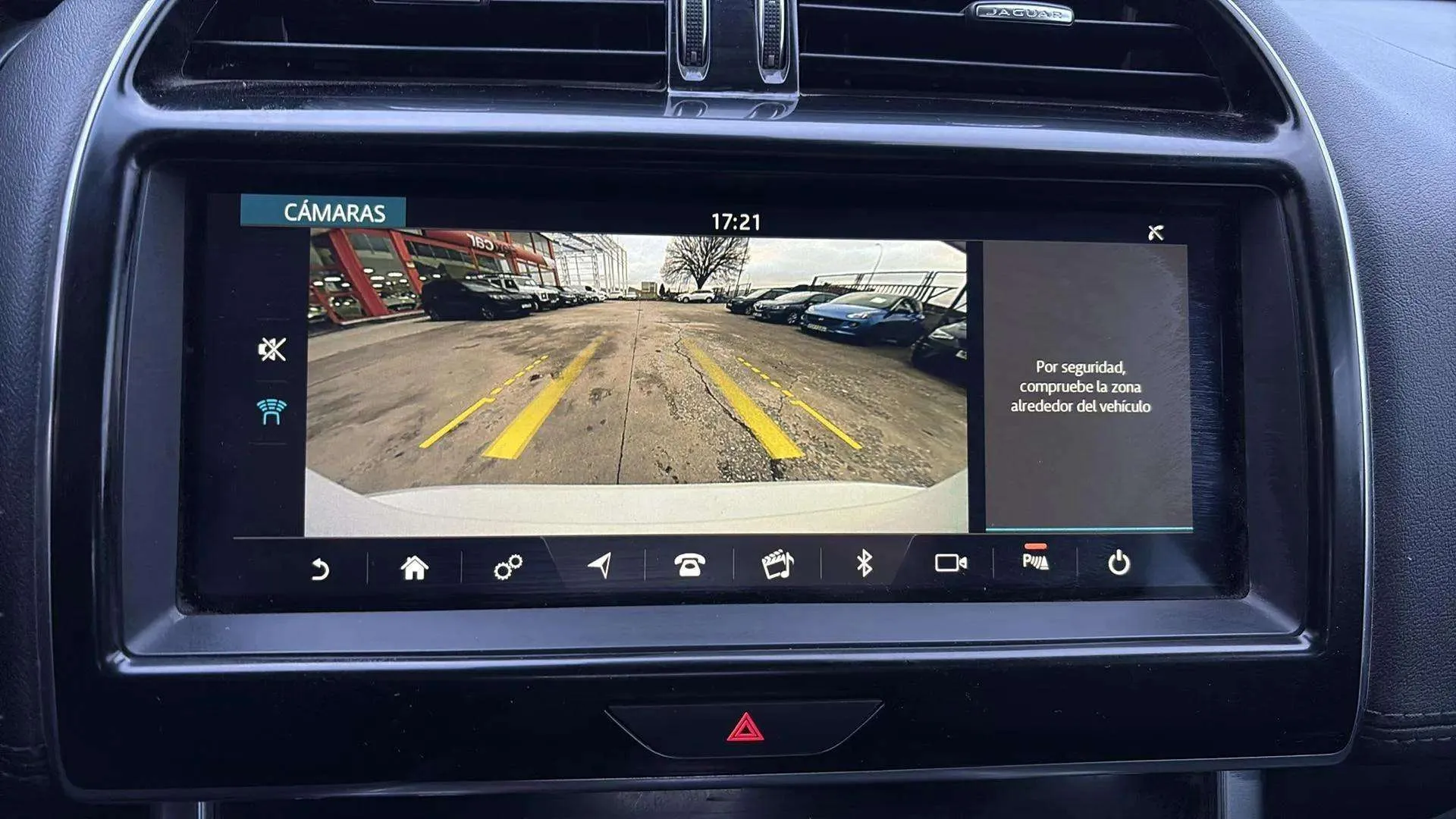 Jaguar XE 2.0 Diesel RWD Portfolio - foto 20