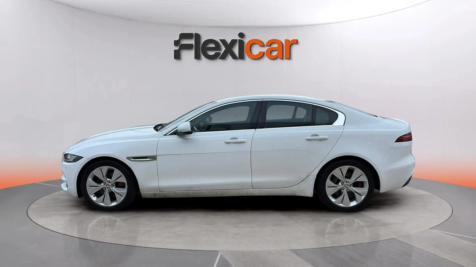 Jaguar XE 2.0 Diesel RWD Portfolio - foto 8