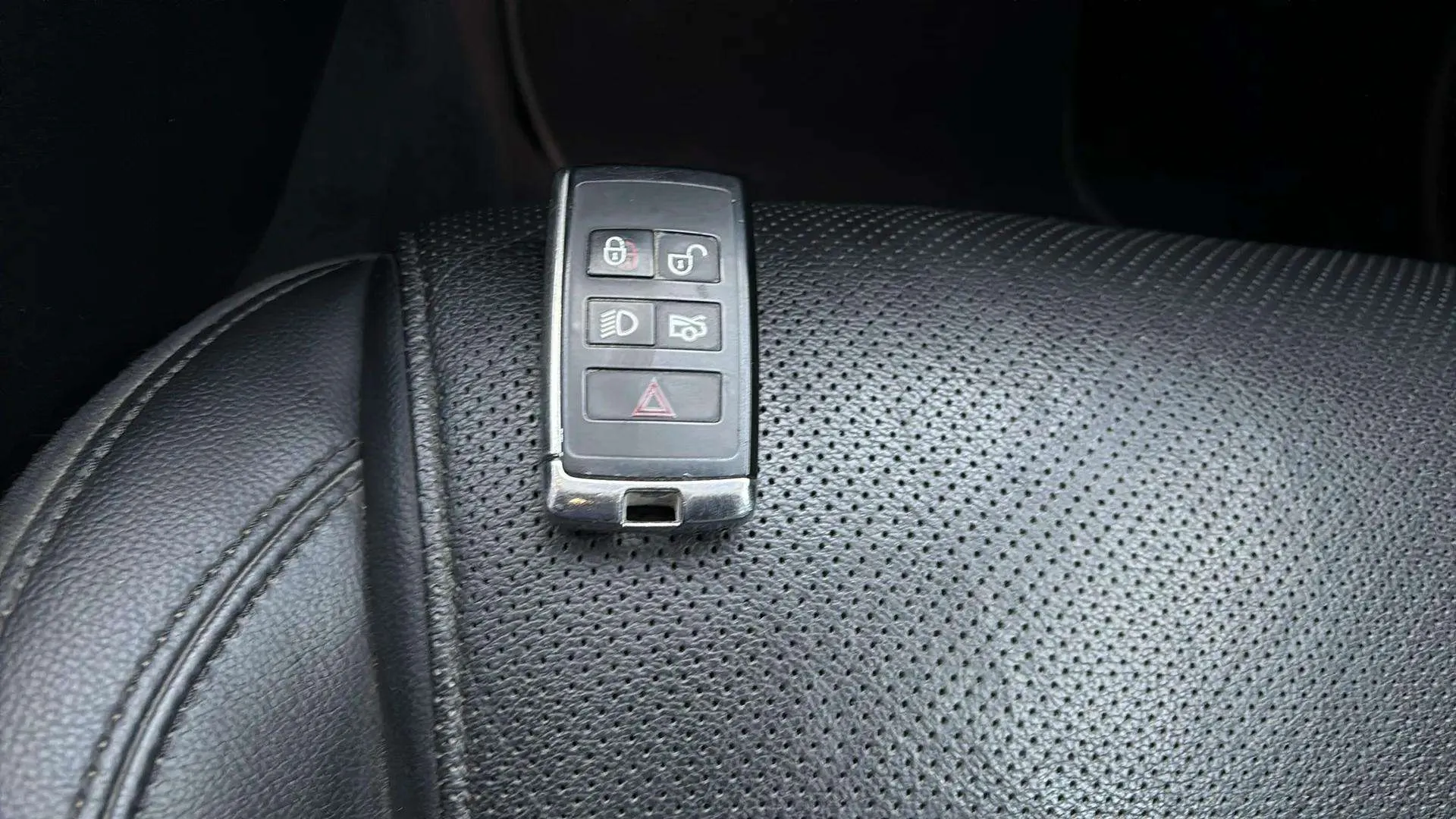 Jaguar XE 2.0 Diesel RWD Portfolio - foto 24