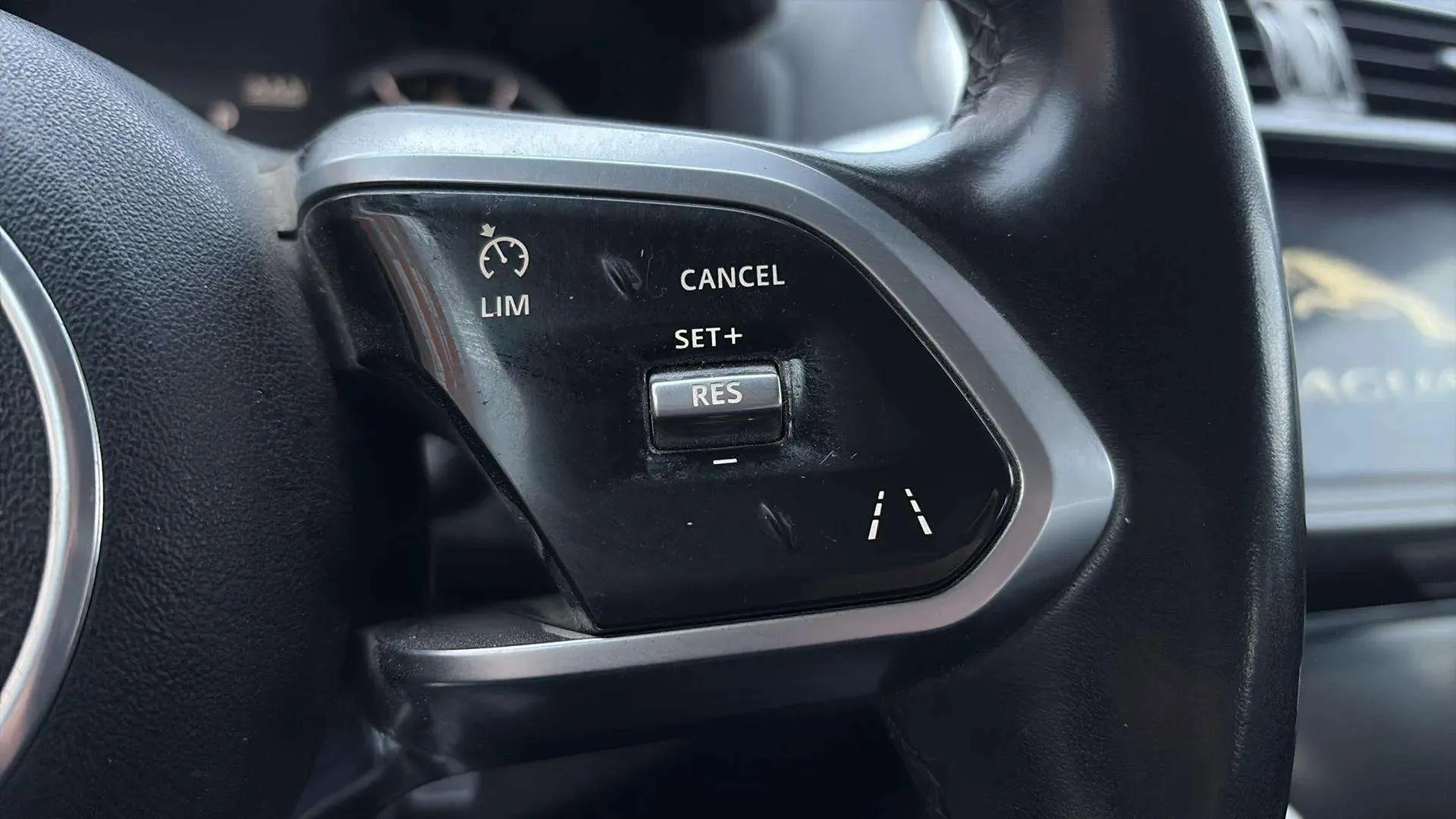 Jaguar XE 2.0 Diesel RWD Portfolio - foto 15