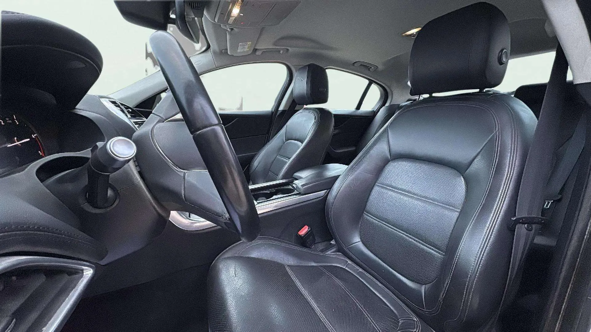 Jaguar XE 2.0 Diesel RWD Portfolio - foto 11