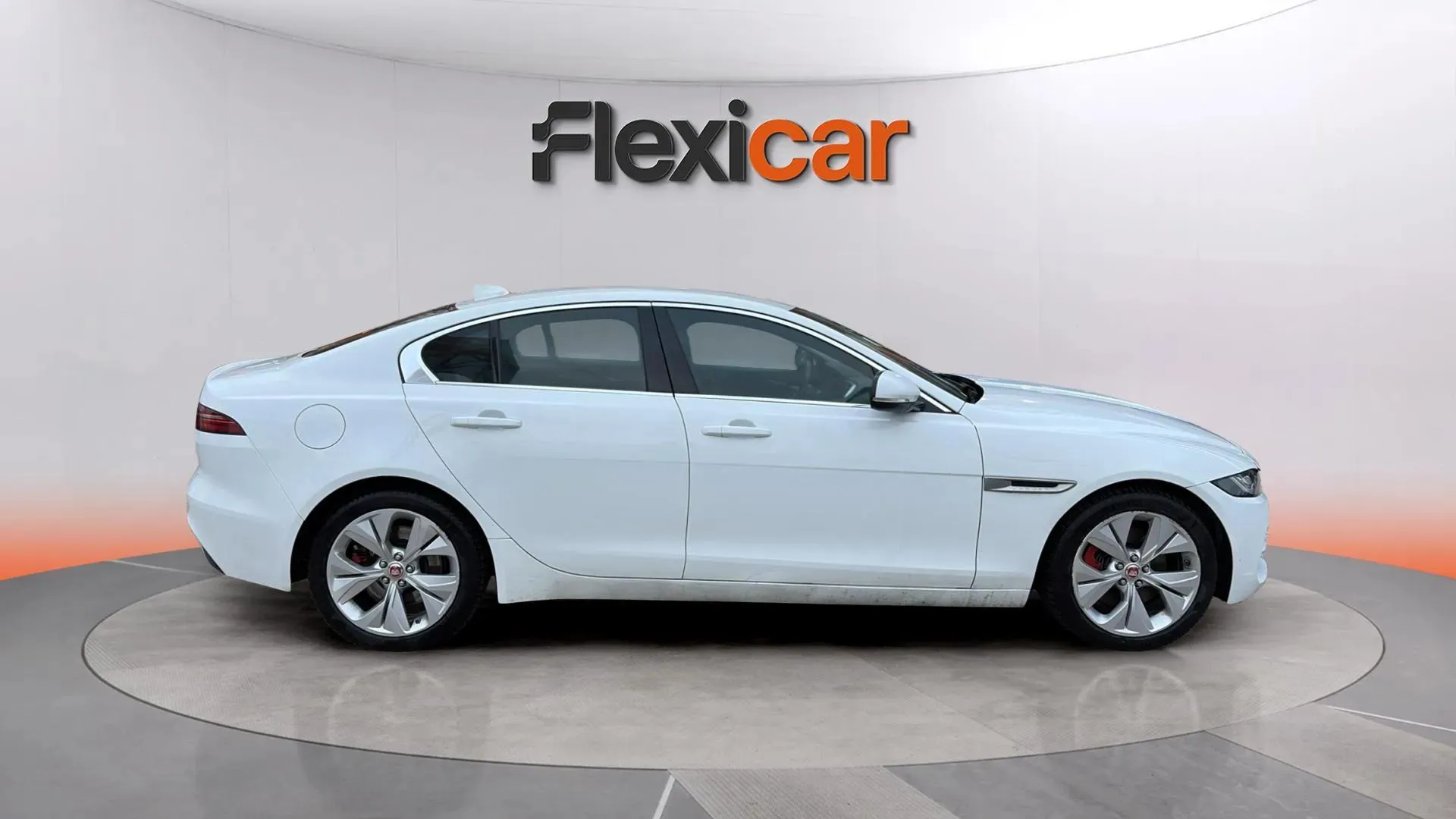 Jaguar XE 2.0 Diesel RWD Portfolio - foto 7