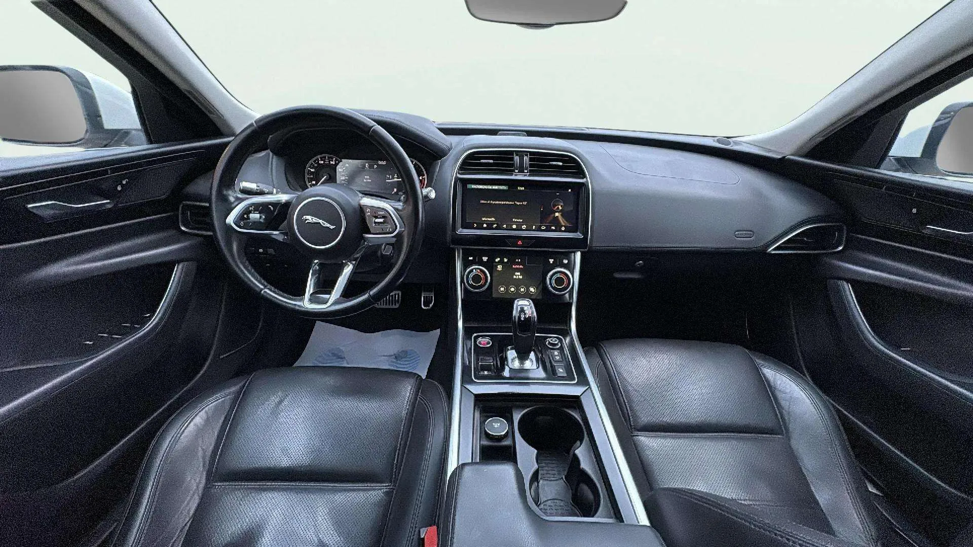 Jaguar XE 2.0 Diesel RWD Portfolio - foto 9