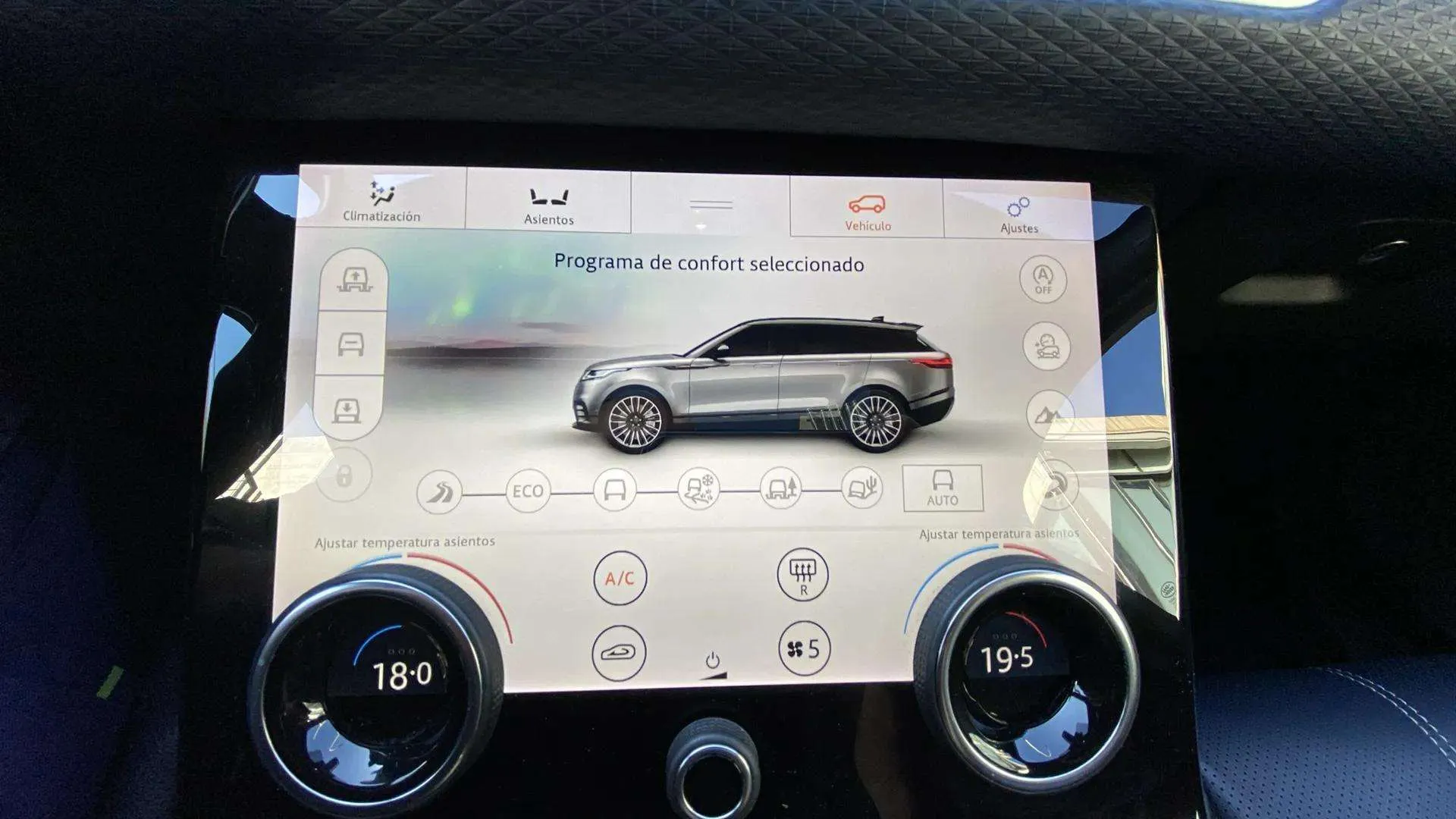 Land Rover Range Rover Velar 3.0 D300 4WD - foto 17