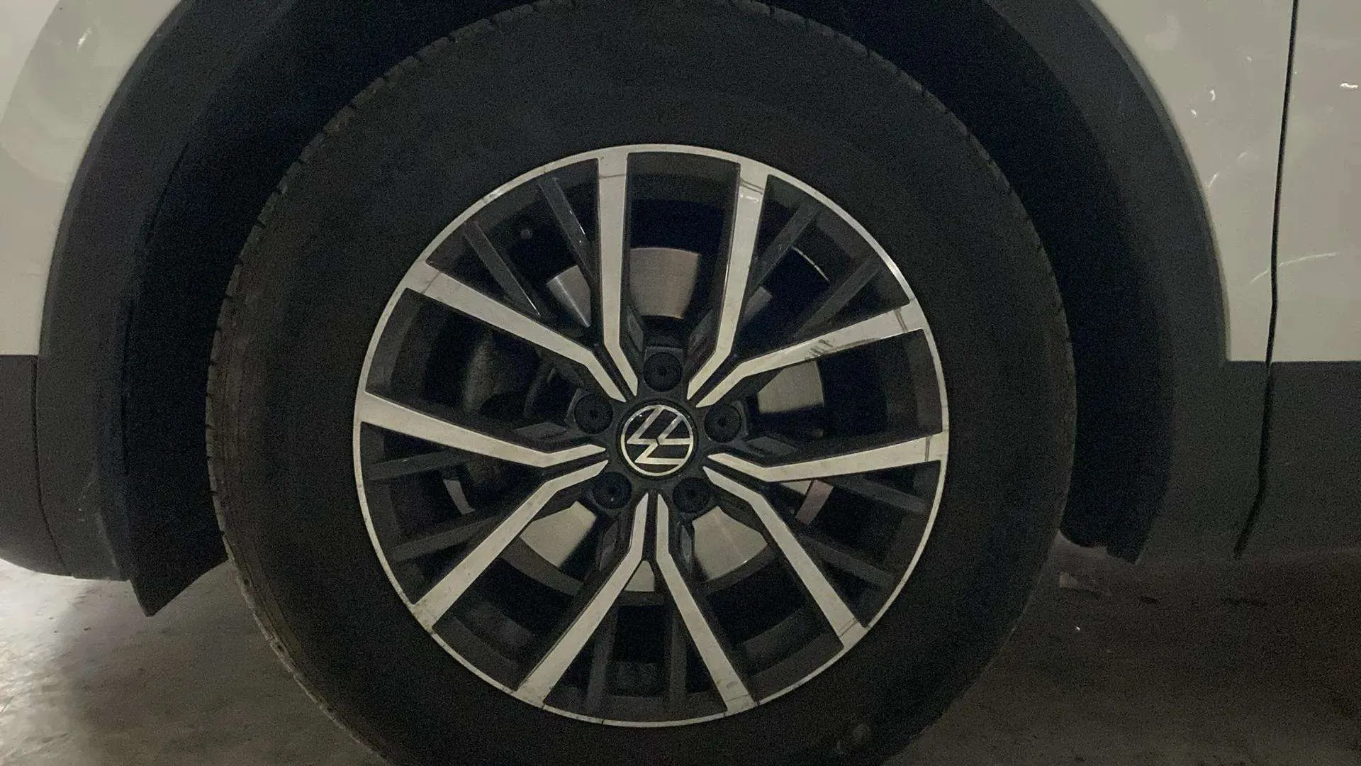 Volkswagen Tiguan 1.5 TSI - foto 29