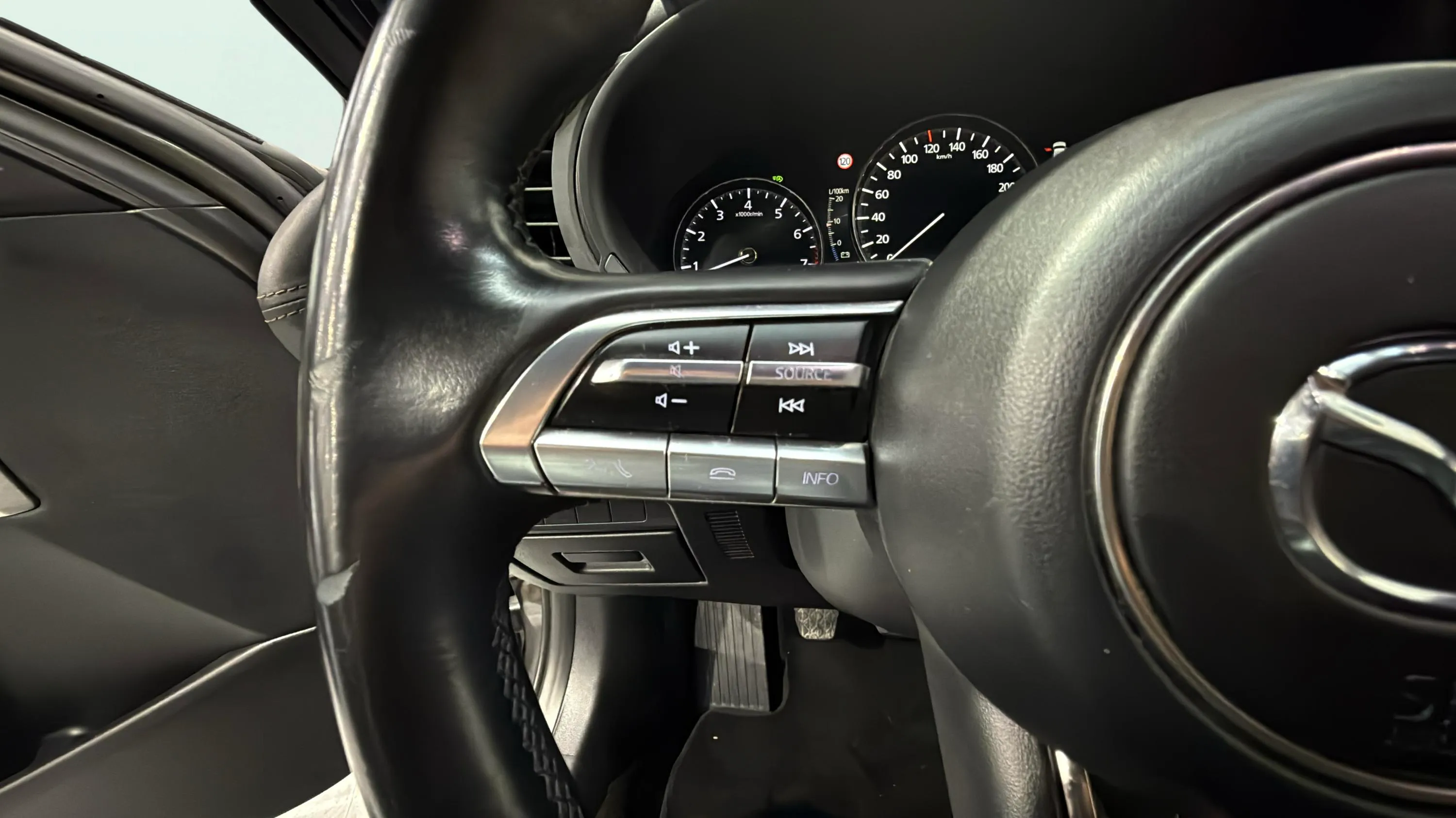 Mazda Mazda3 2.0 Skyactiv-G Zenith - foto 15