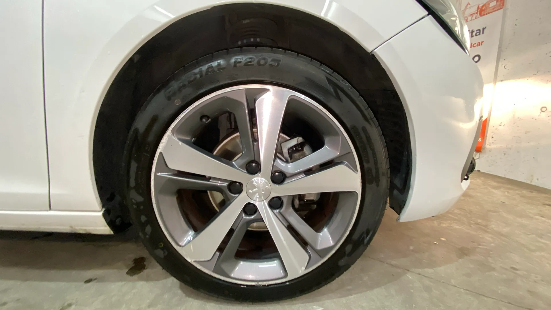 Peugeot 308 SW Allure Pack PureTech 130 - foto 26