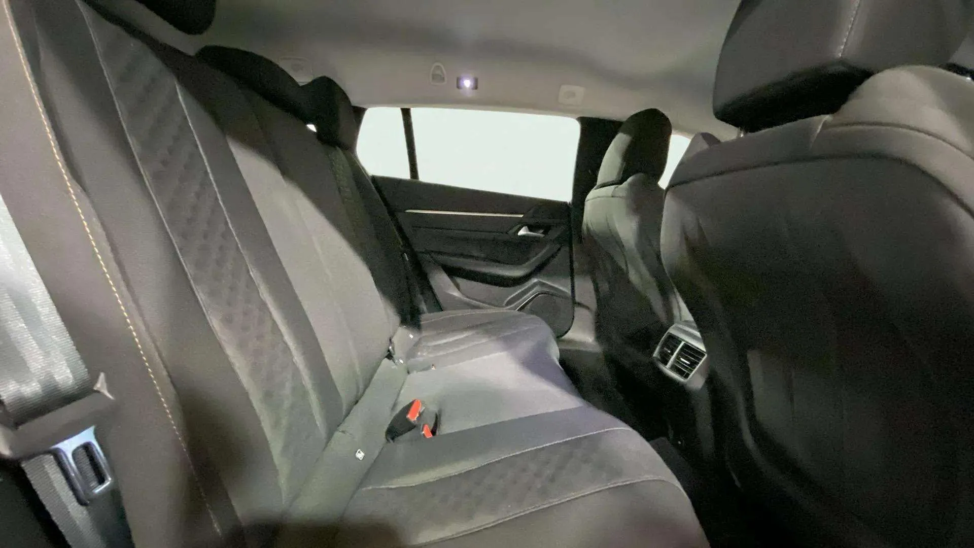 Peugeot 508 SW Allure Pack PureTech 130 EAT8 - foto 16
