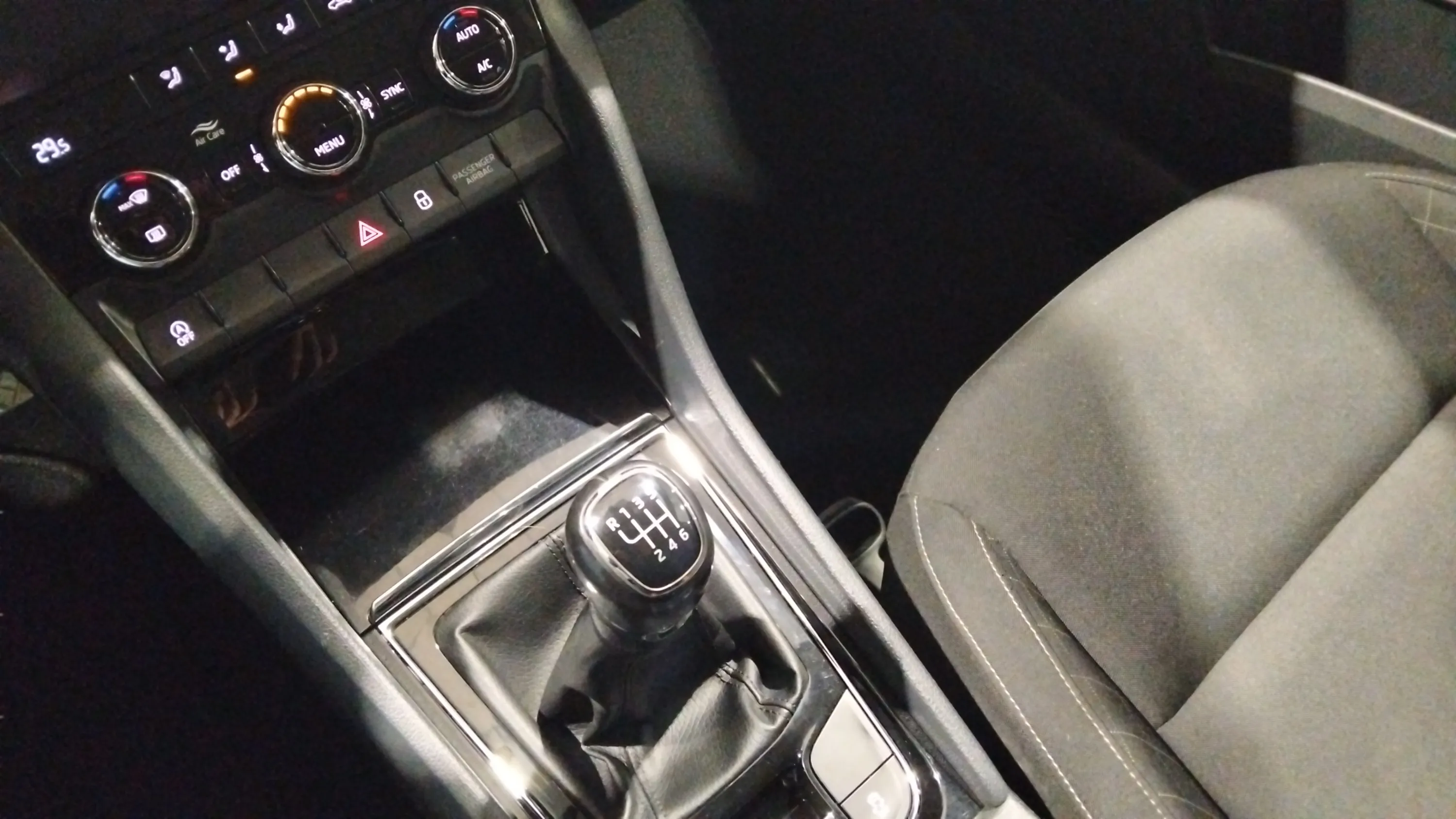 Škoda Karoq 1.0 TSI Ambition - foto 26