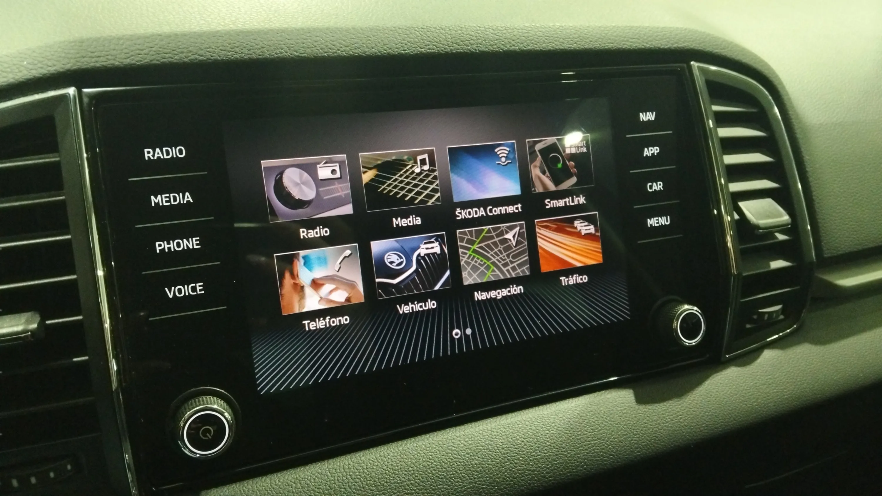 Škoda Karoq 1.0 TSI Ambition - foto 24